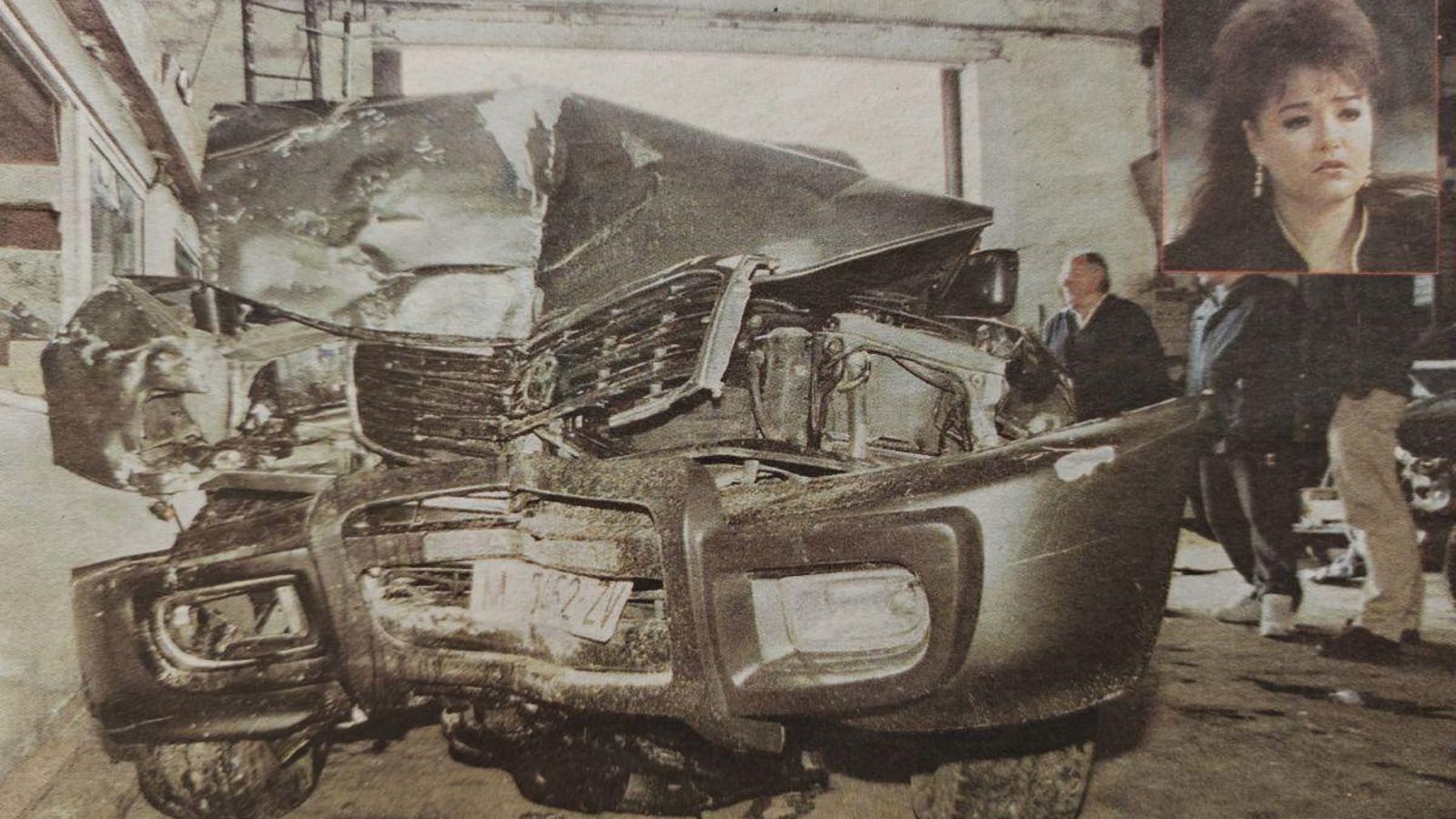 El coche siniestrado y la fallecida Esther Lago en el cuadro superior derecho.