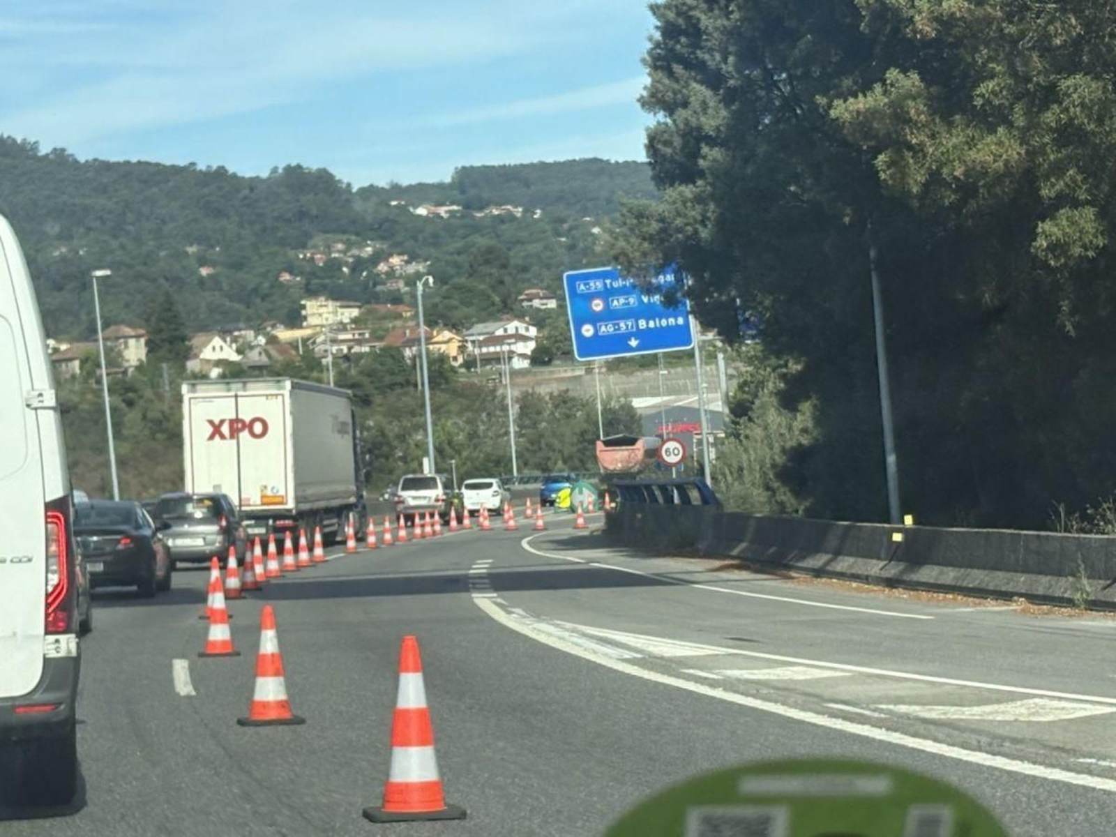 Retenciones por el corte este jueves del acceso a Vigo.