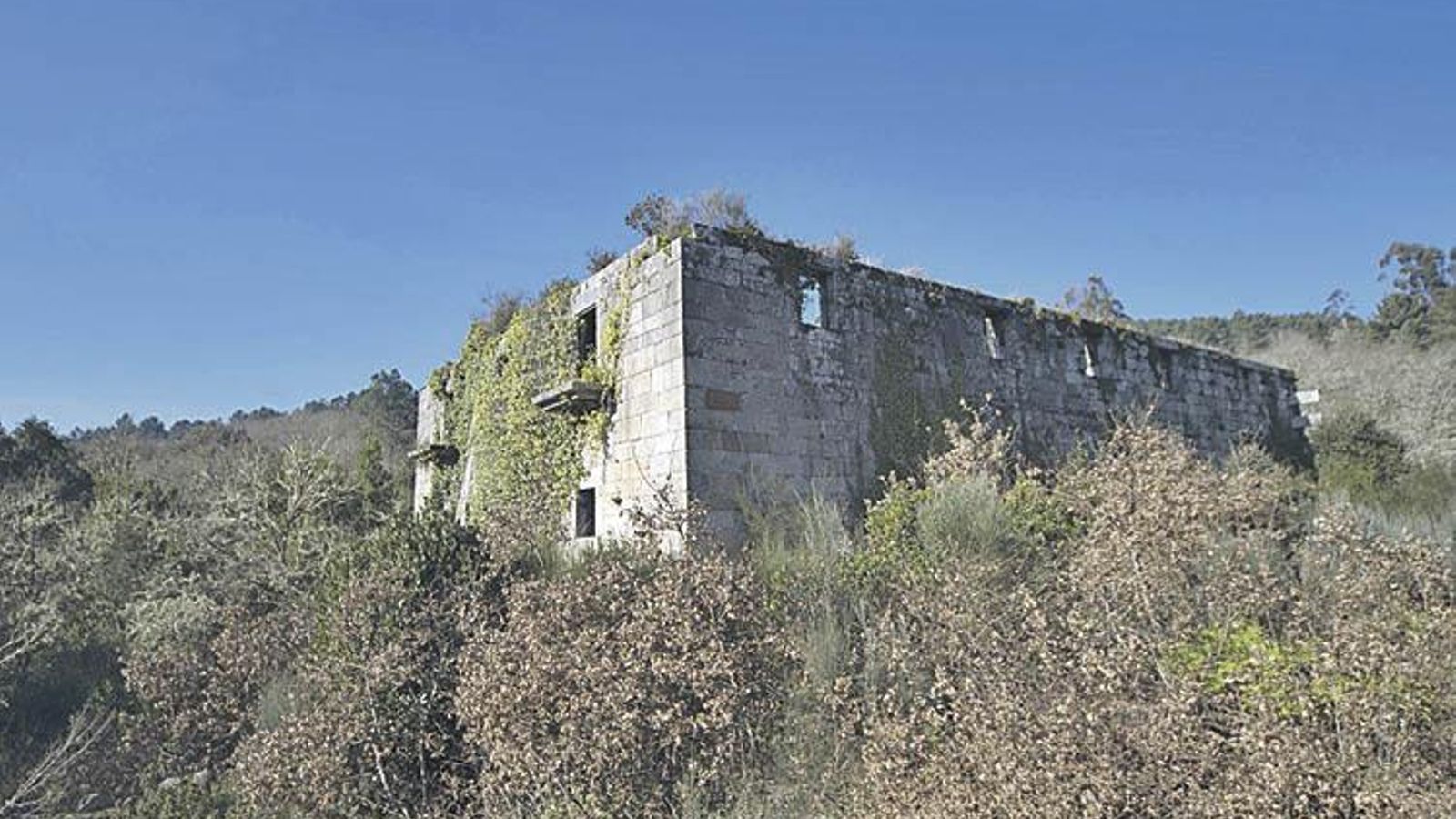 Monasterio de Santa Comba de Naves, en Palmés.