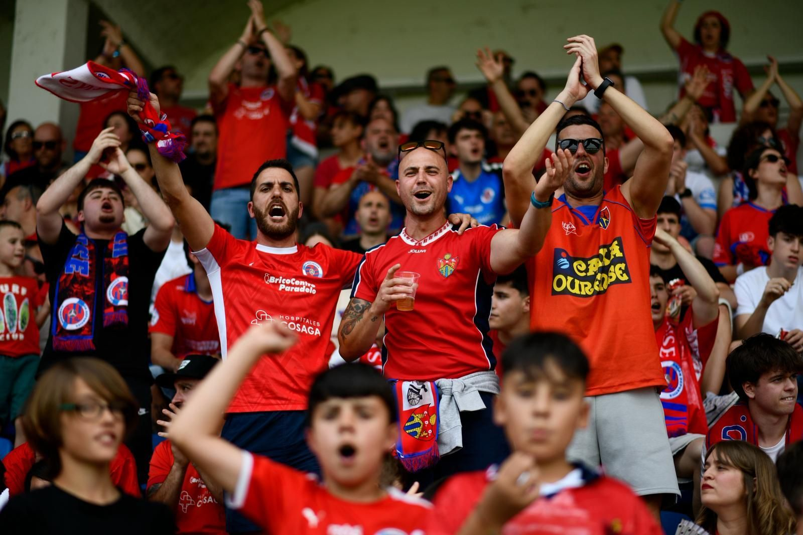 Galería | La UD Ourense quiere llegar a Primera Federación y la afición se vuelca con el equipo en O Couto