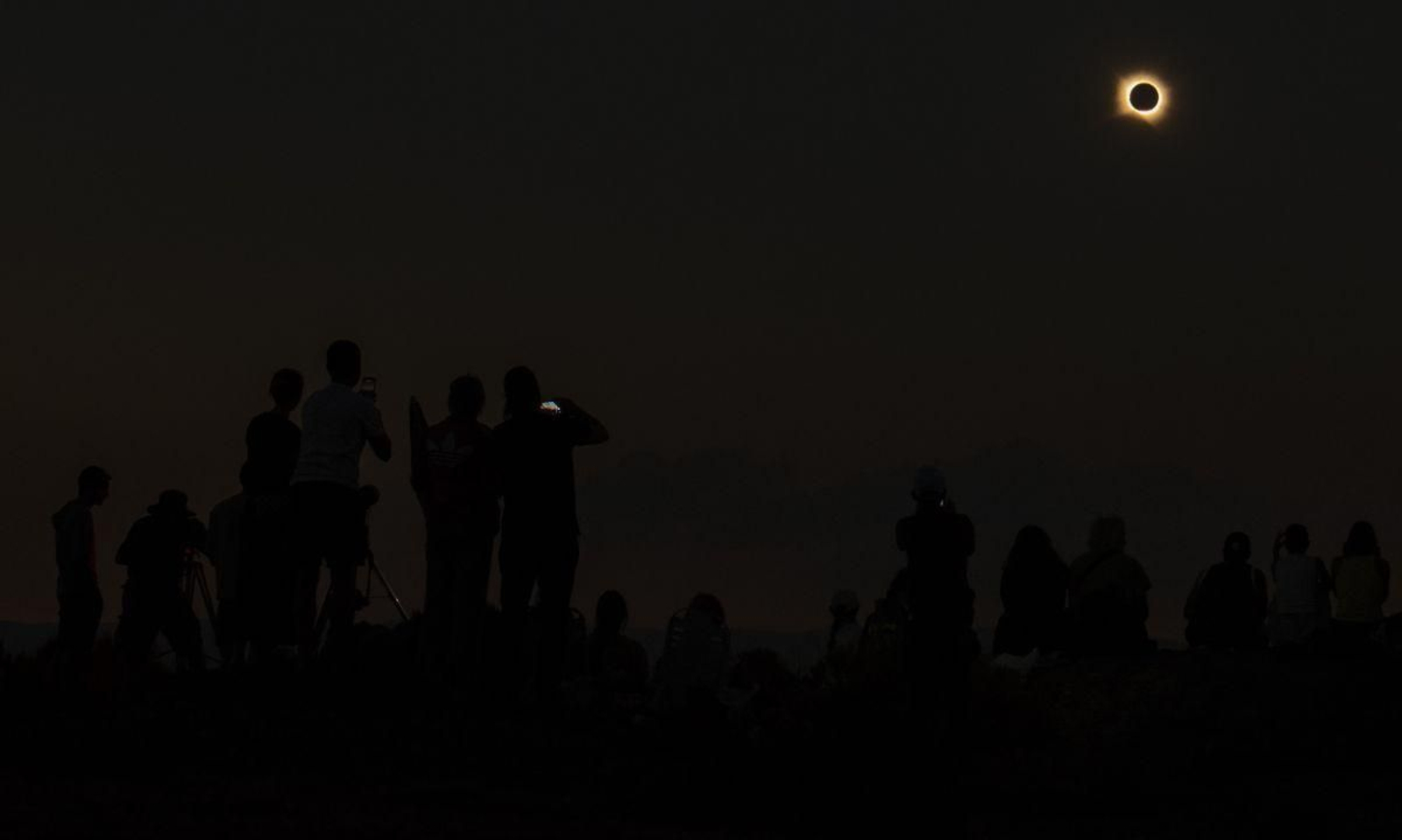 El eclipse visto desde el lugar donde está el observatorio de A Veiga, en Ourense.