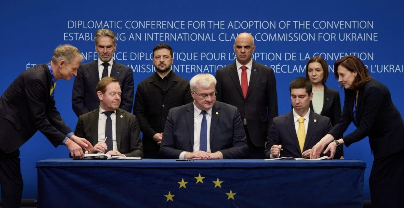 Acuerdo en La Haya para crear una Comisión Internacional de Reclamaciones