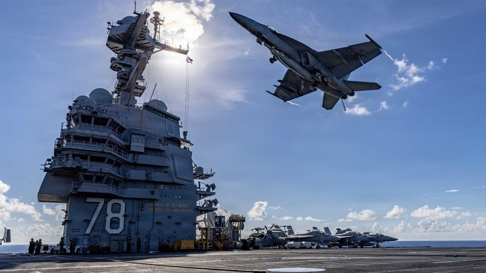 Trump anuncia nuevas medidas contra el narcotráfico venezolano mientras aumenta la presencia militar estadounidense