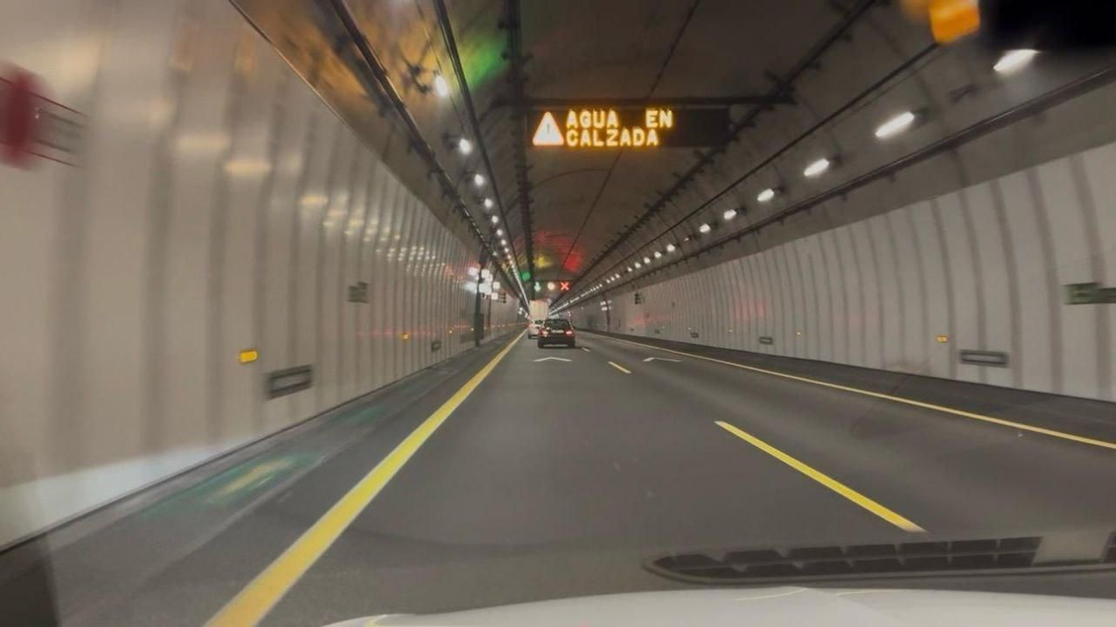 La advertencia a conductores en el túnel de A Cañiza.