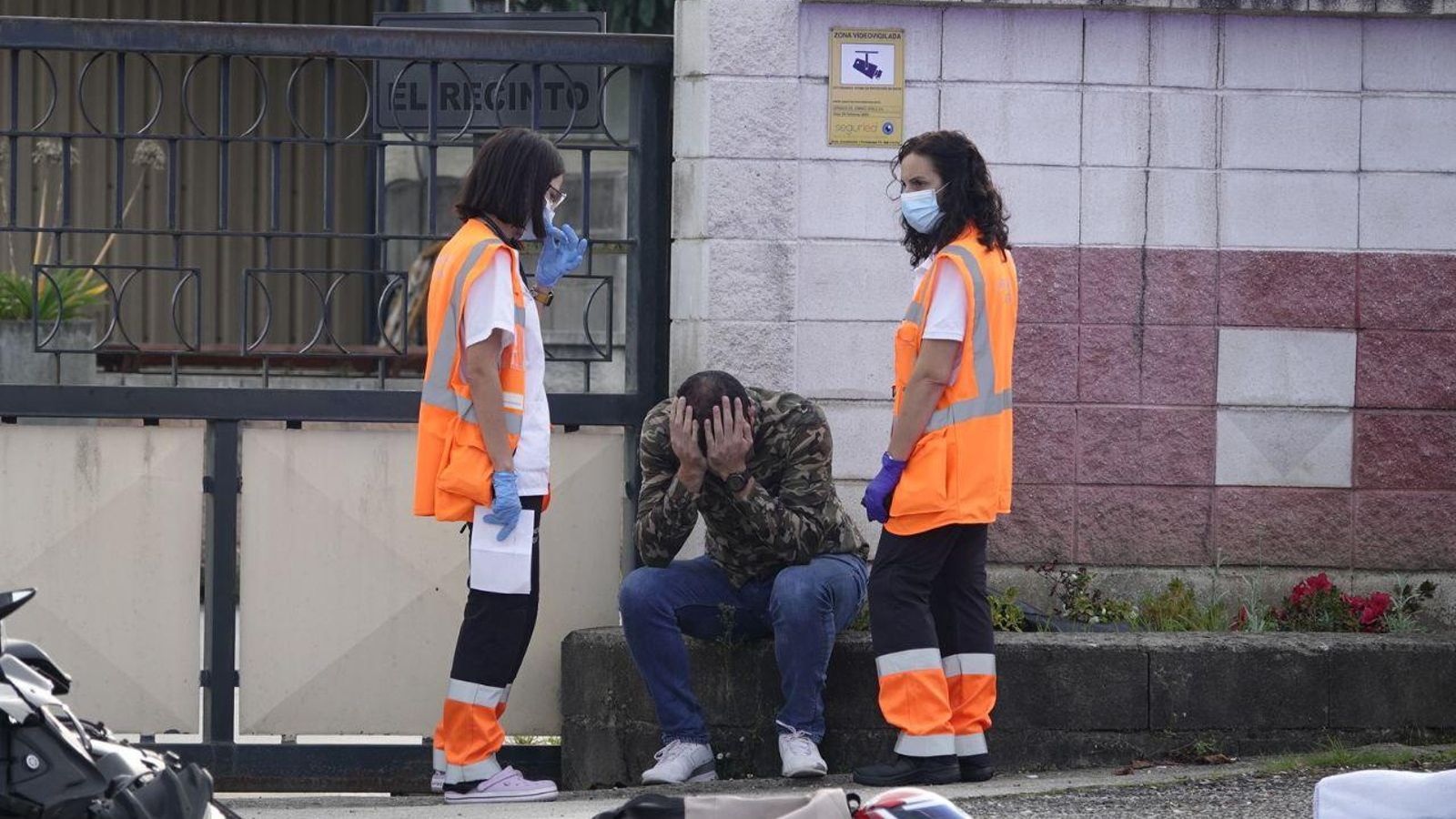 Fallece una mujer al salir despedida de una moto tras chocar en Ponteareas. // Vicente Alonso