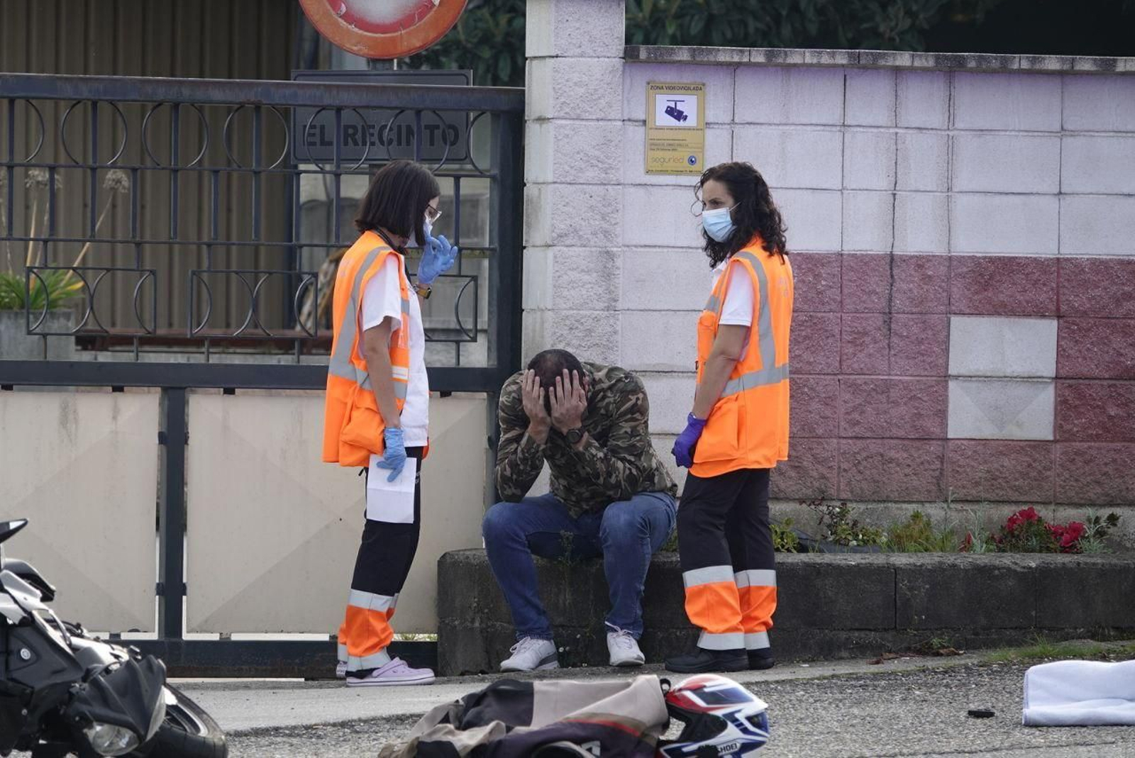 Fallece una mujer al salir despedida de una moto tras chocar en Ponteareas. // Vicente Alonso