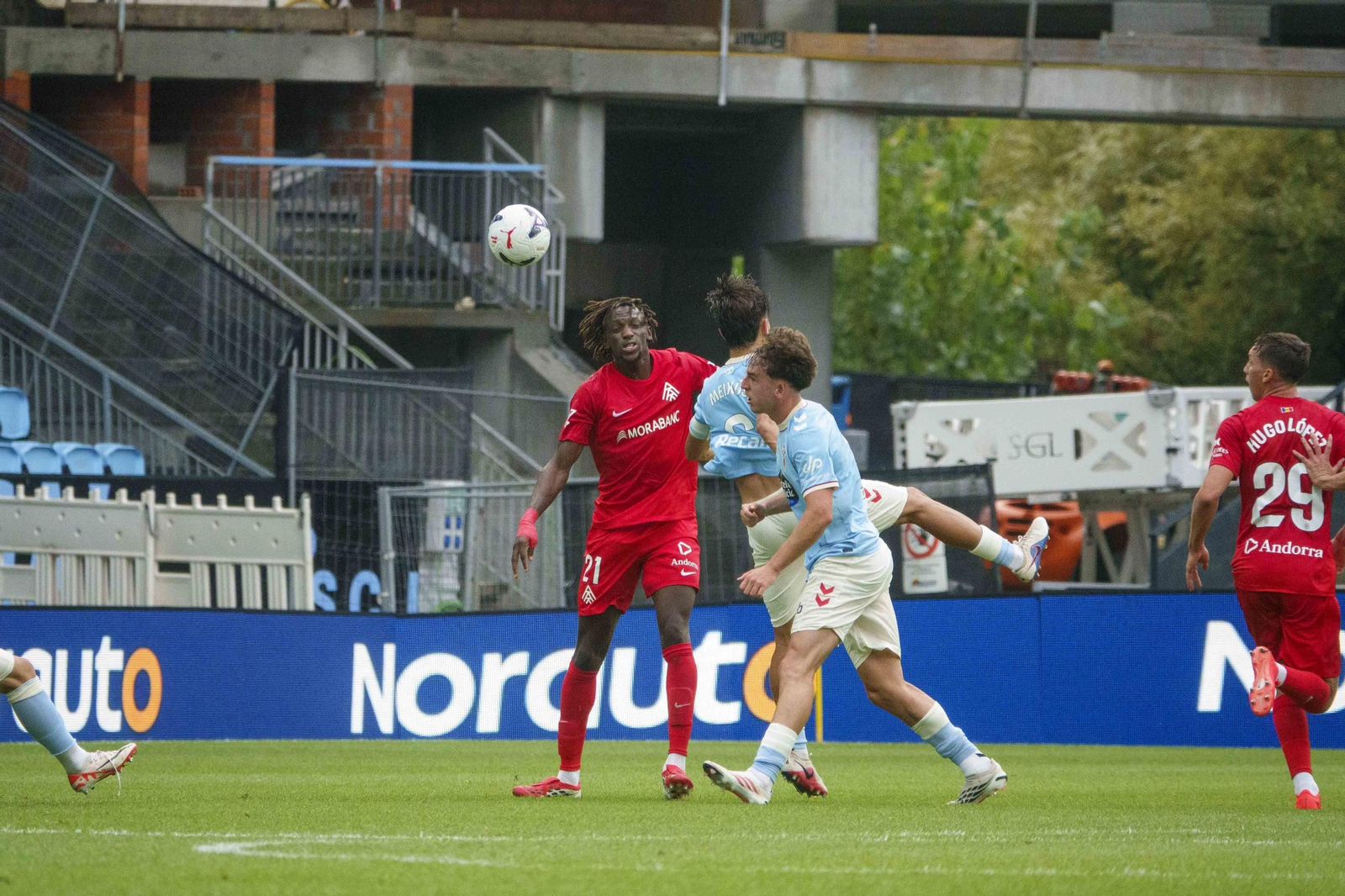Galería | El Celta Fortuna se estrena como local en Segunda División