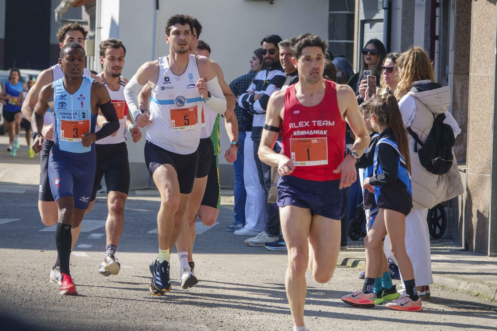 Galería | Pequeños y mayores se divierten en la 10K de Porriño