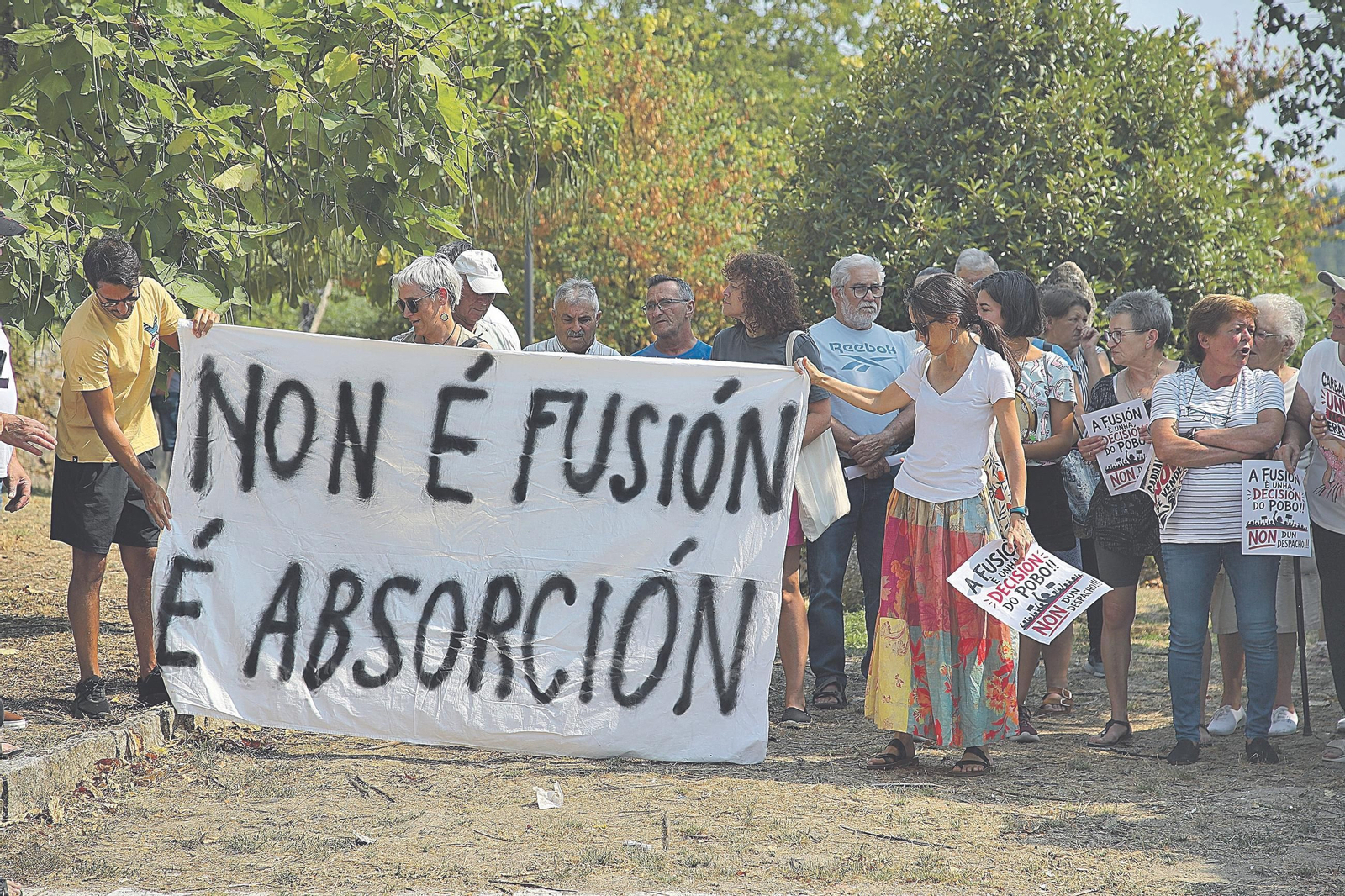 Protesta contra la fusión en Carballeda de Avia