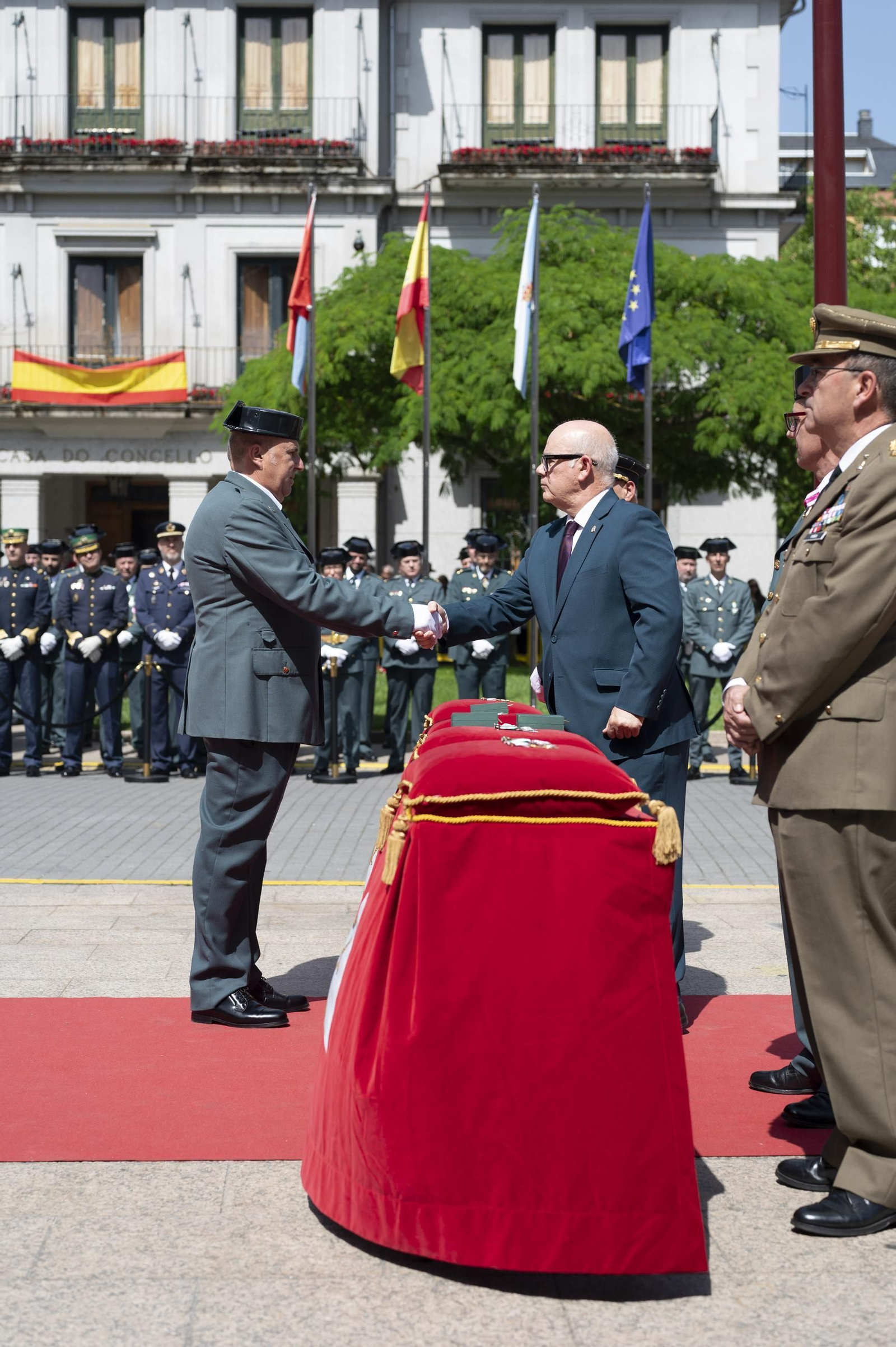 Galería | O Barco de Valdeorras se vuelca con el 182 aniversario de la Guardia Civil