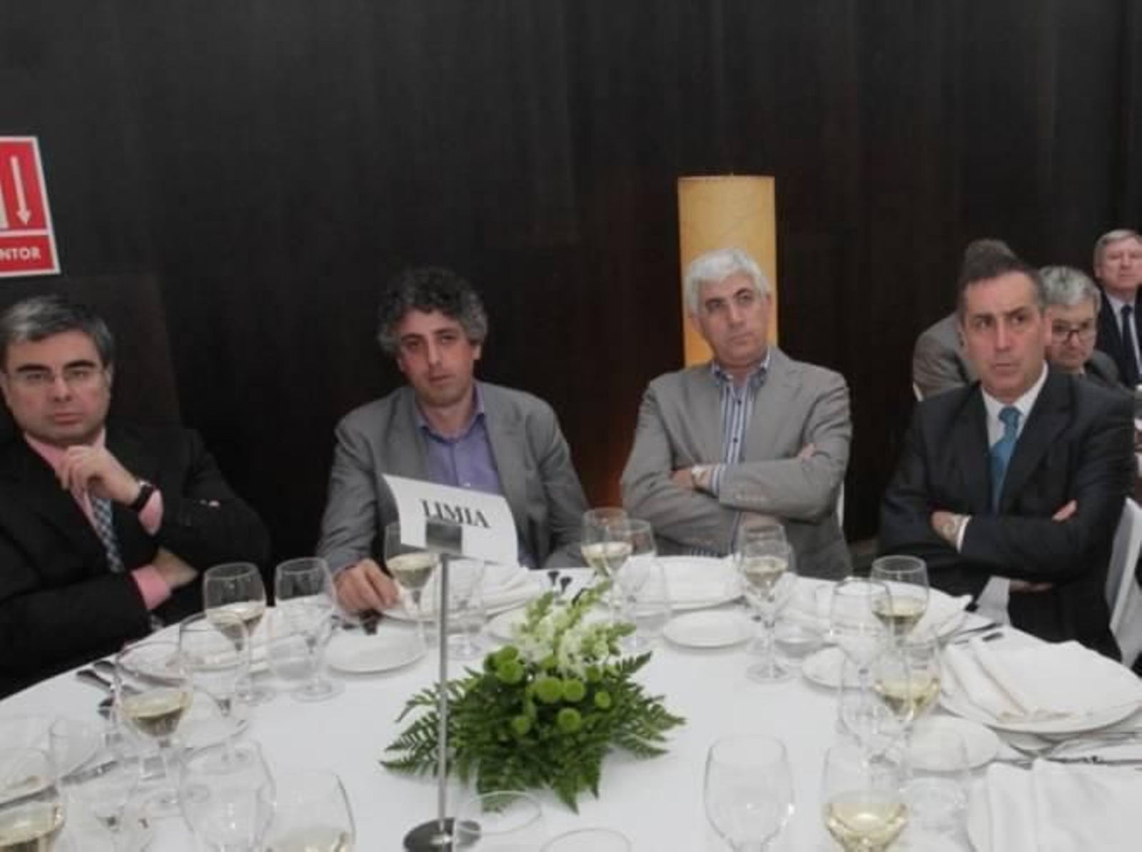 De izquierda a derecha, el presidente de la Audiencia, Fernando Alañón; el senador nacionalista Xosé Manuel Pérez Bouza; el director xeral de Turismo del Concello, Xosé Carballido, y Antonio Couto, de La Región