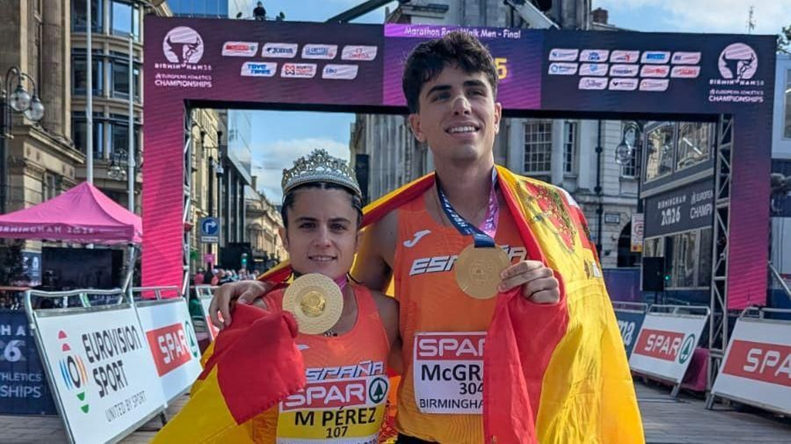 Los españoles María Pérez y Paul McGrath, campeones de Europa de medio maratón de marcha.