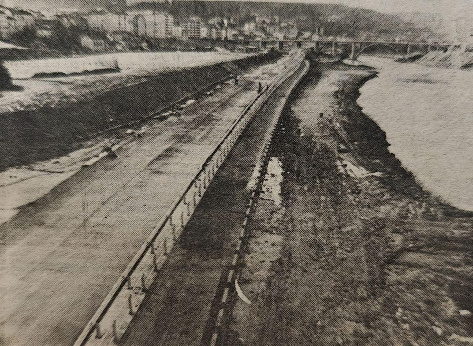 Vista del talud que va a ser ajardinado.