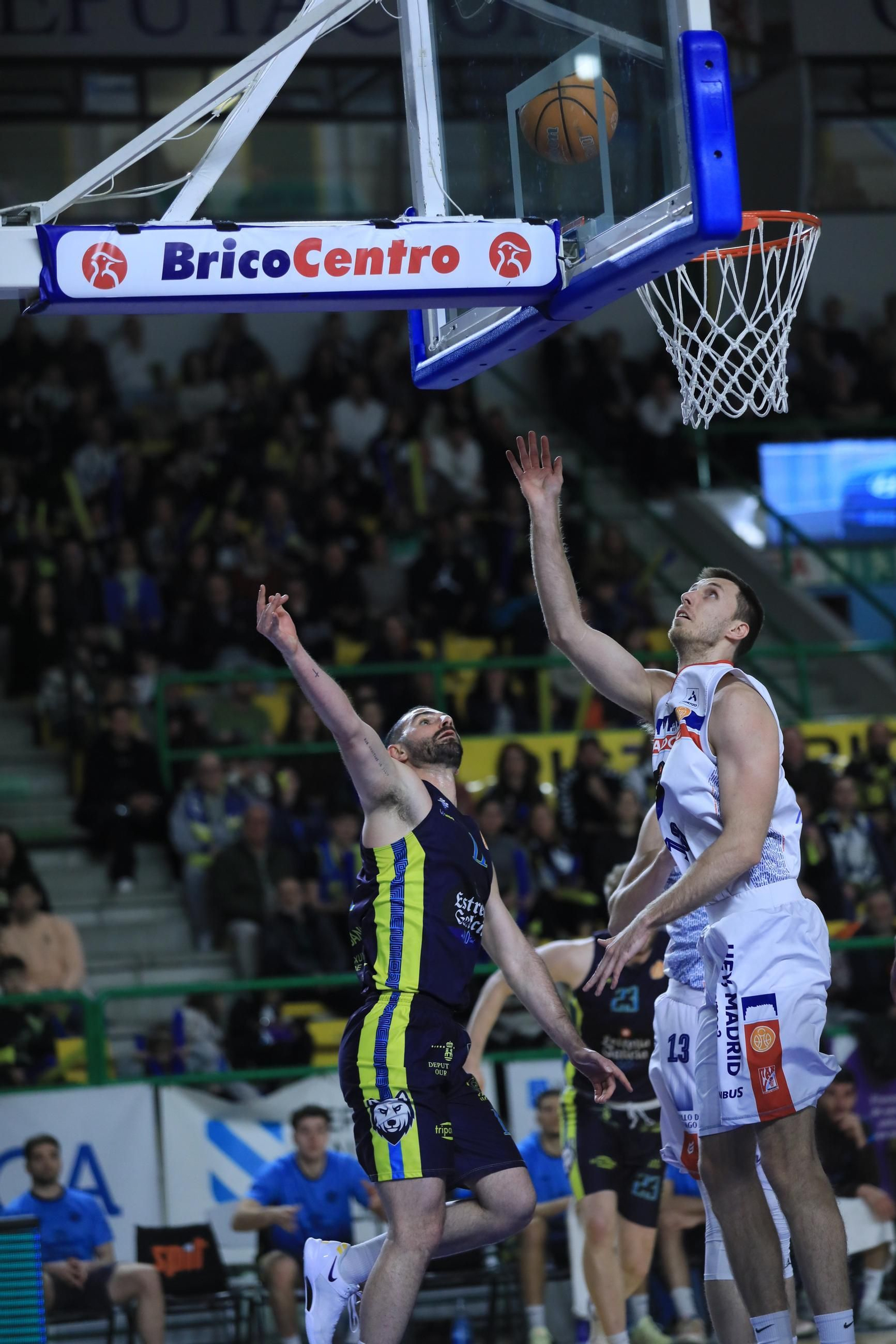 Galería | El Pazo, a reventar para el derbi COB-Obradoiro