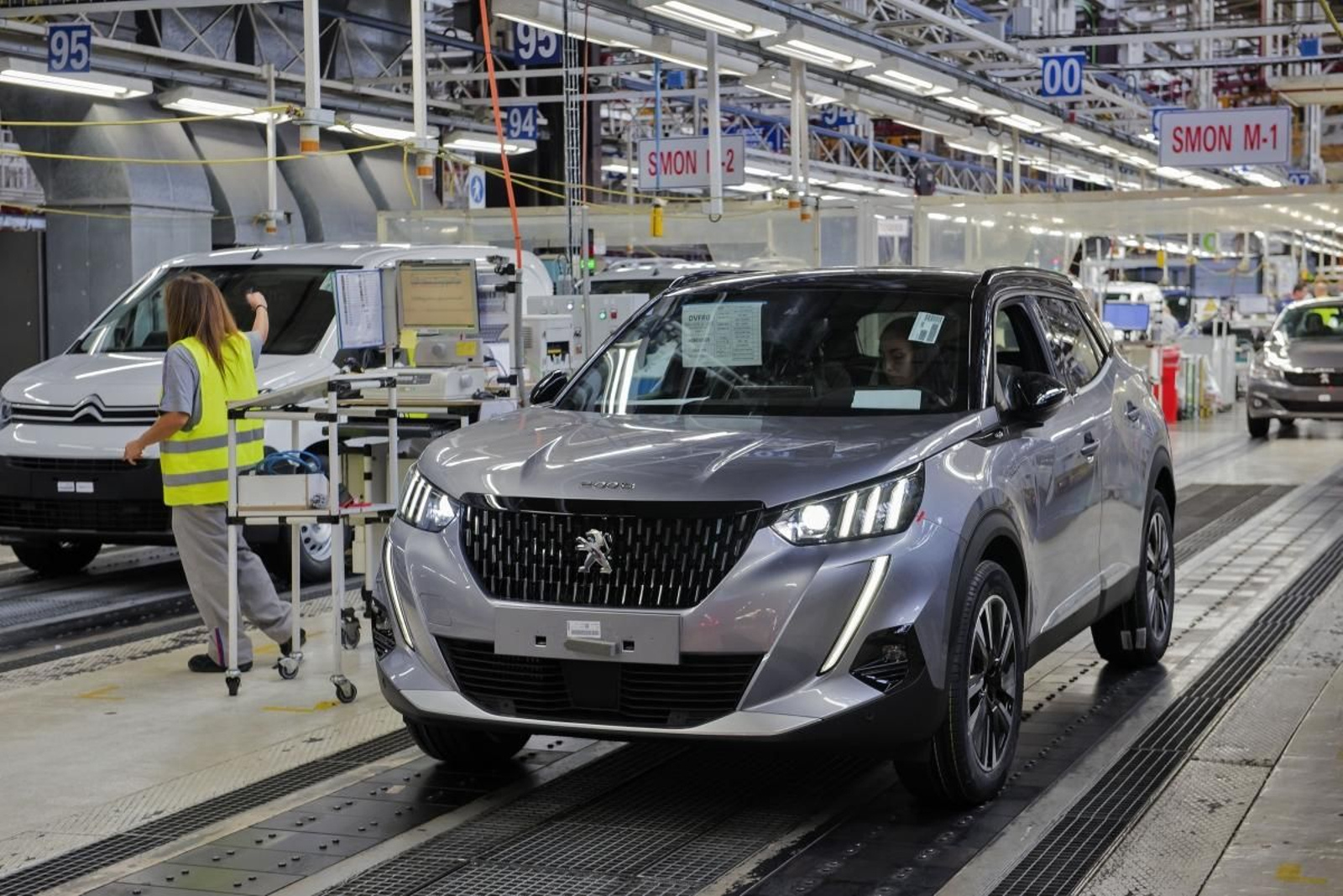 El Peugeot 2008 que se fabrica en Vigo es uno de los coches más vendidos en España y tiene versión eléctrica.