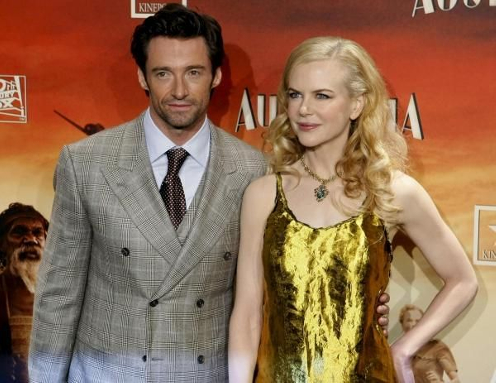 La actriz Nicole Kidman y el actor Hugh Jackaman posan ante los medios de  comunicación durante el estreno de la película 'Australia'. (Foto: Ballesteros.)