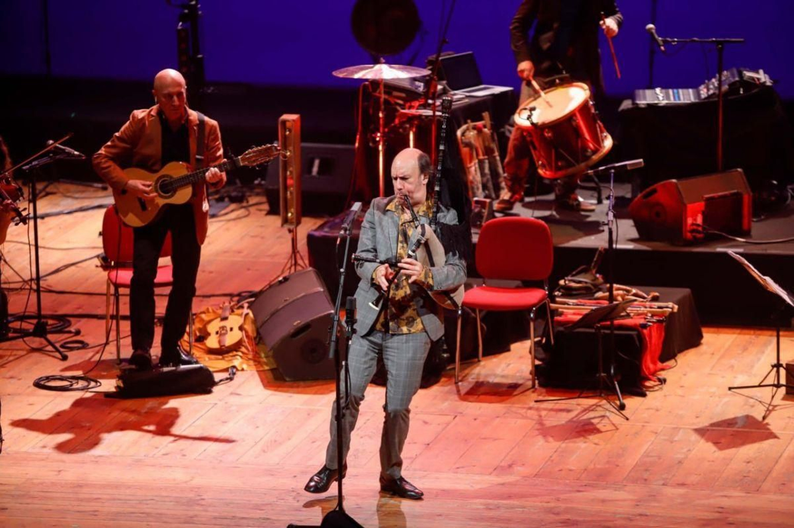 Carlos Núñez cumplió con su cita tradicional en el concierto navideño.