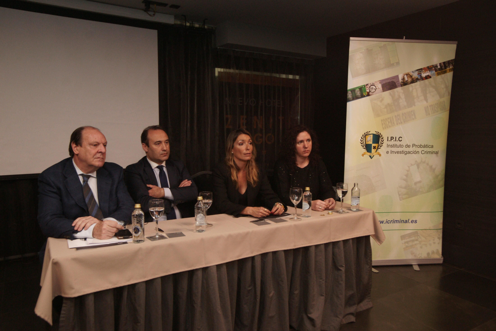 Los abogados penalistas, Jaime Barreras y José Vila, junto a la psicóloga forense Ana Isabel Gutiérrez y Rosa Arcos.