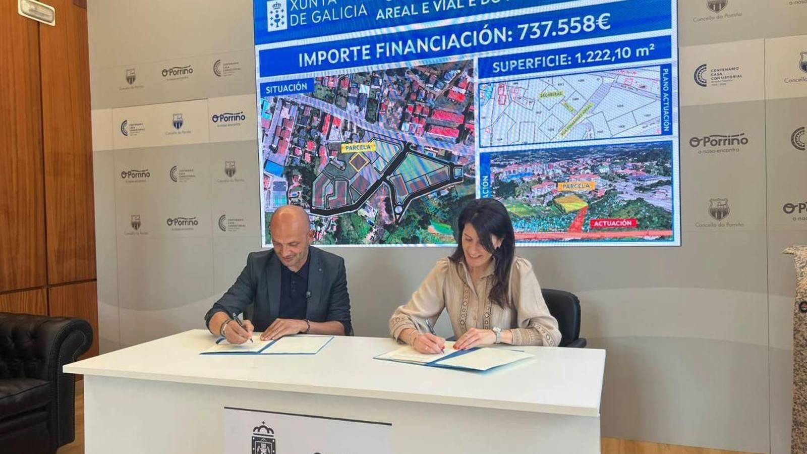 Alejandro Lorenzo y María M. Allegue, firmaron el acuerdo ayer tarde, en el Concello do Porriño.