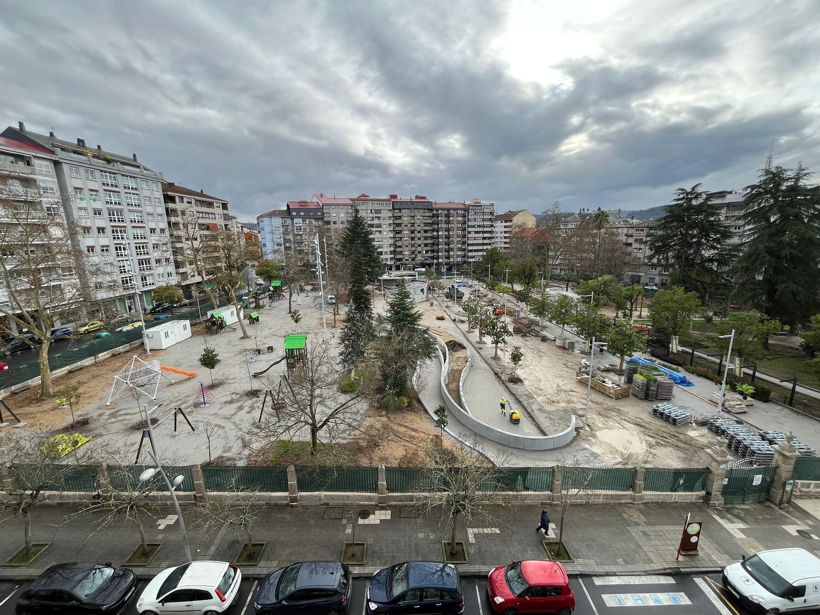 Imagen difundida por el colectivo Amigas das Árbores donde se aprecia el cambio en el Jardín del Posío.