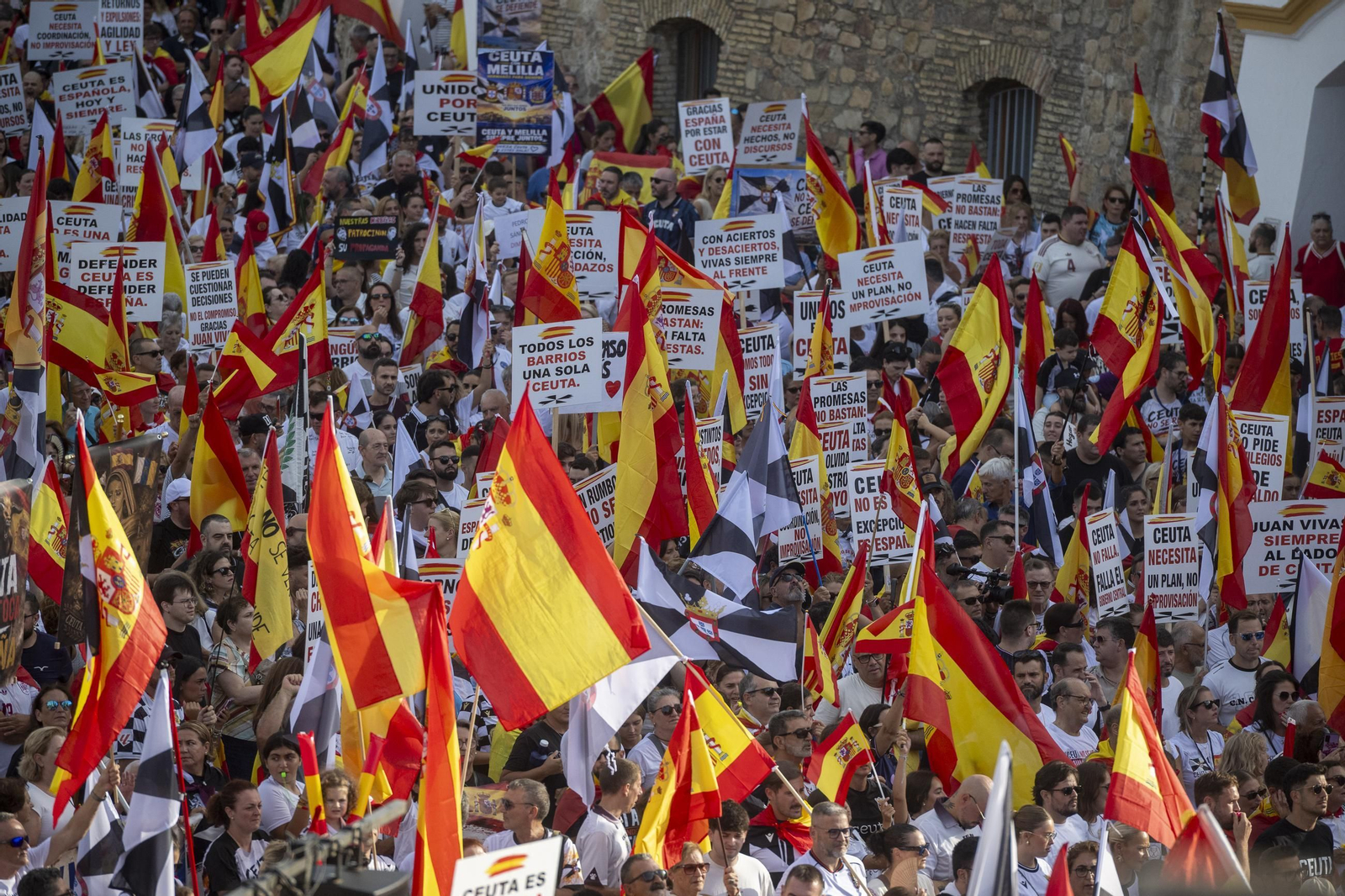 Concentración en Ceuta para protestar por la crisis migratoria con motivo de la celebración del Día de Ceuta.