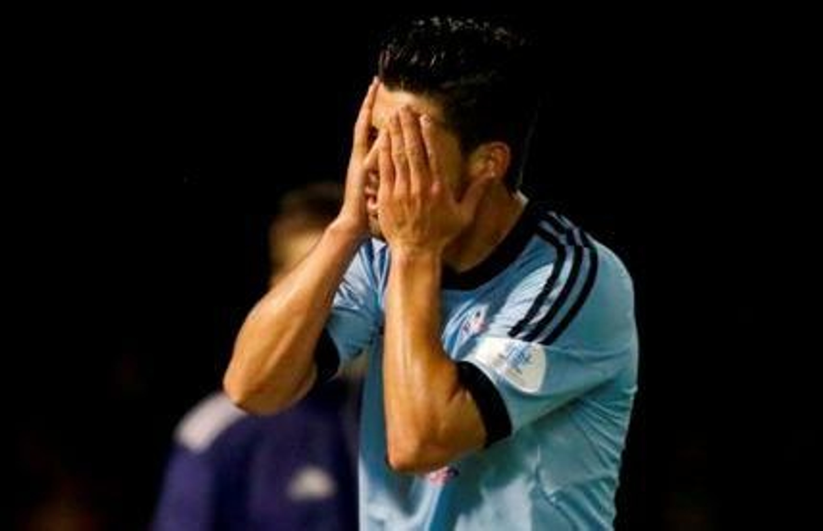 Nolito se lamenta tras malograr una ocasión ante el Málaga.