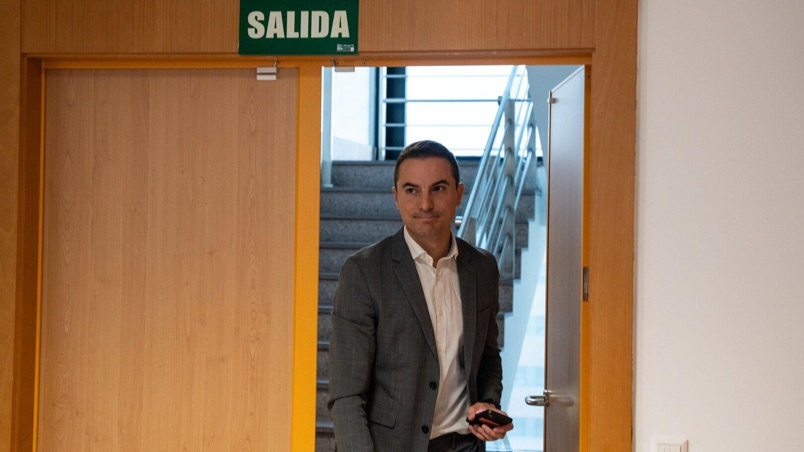 El portavoz del PSOE de Madrid en la Asamblea de Madrid, Juan Lobato, llega a la declaración institucional en la Asamblea de Madrid. (Foto: EP)