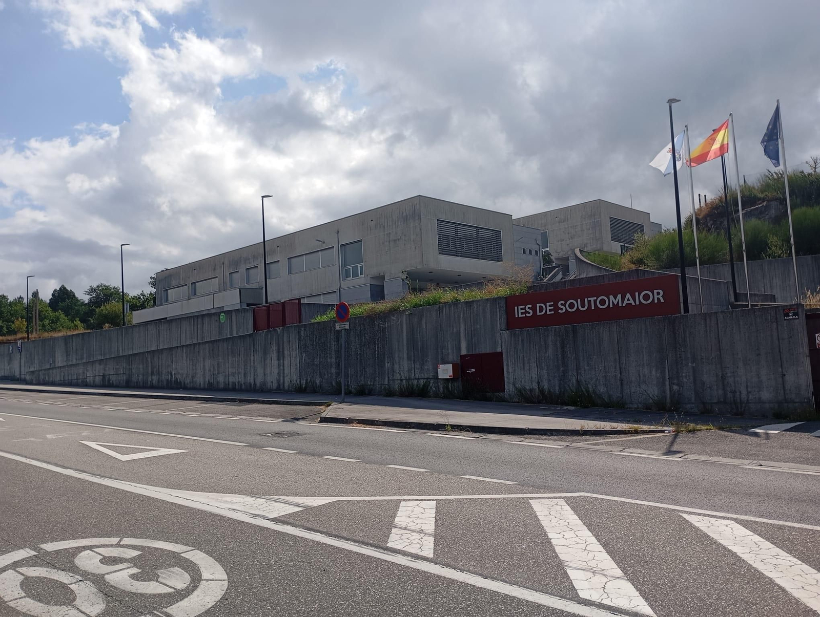 Imagen de la fachada del IES Soutomaior.