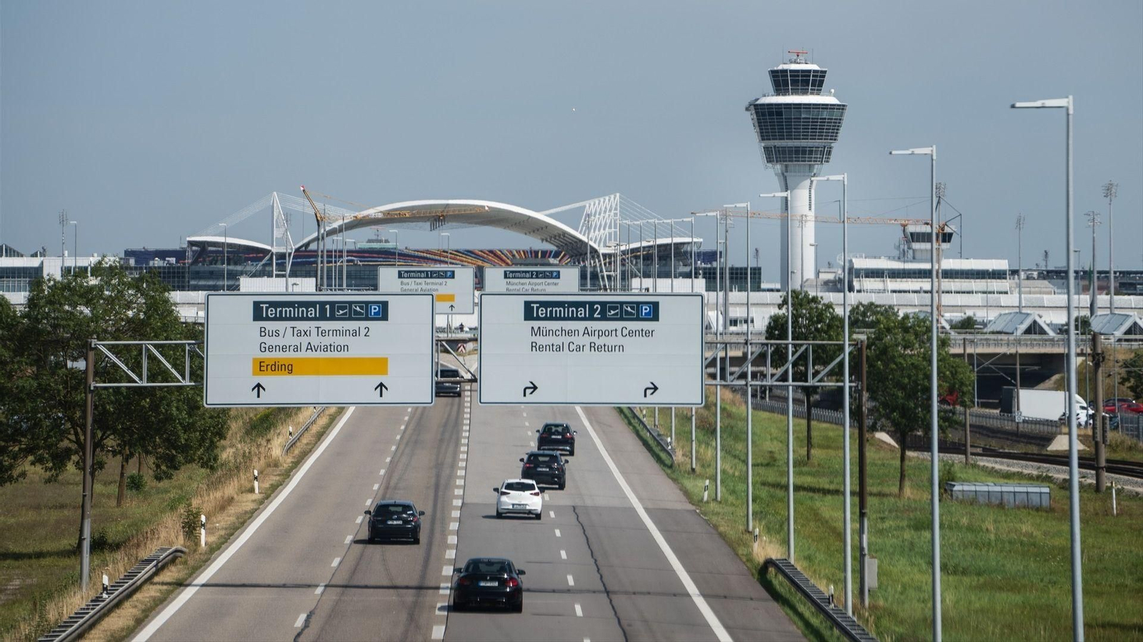 El aeropuerto de Múnich ha suspendido temporalmente sus vuelos este sábado tras un posible avistamiento de dron en las inmediaciones de las pistas.