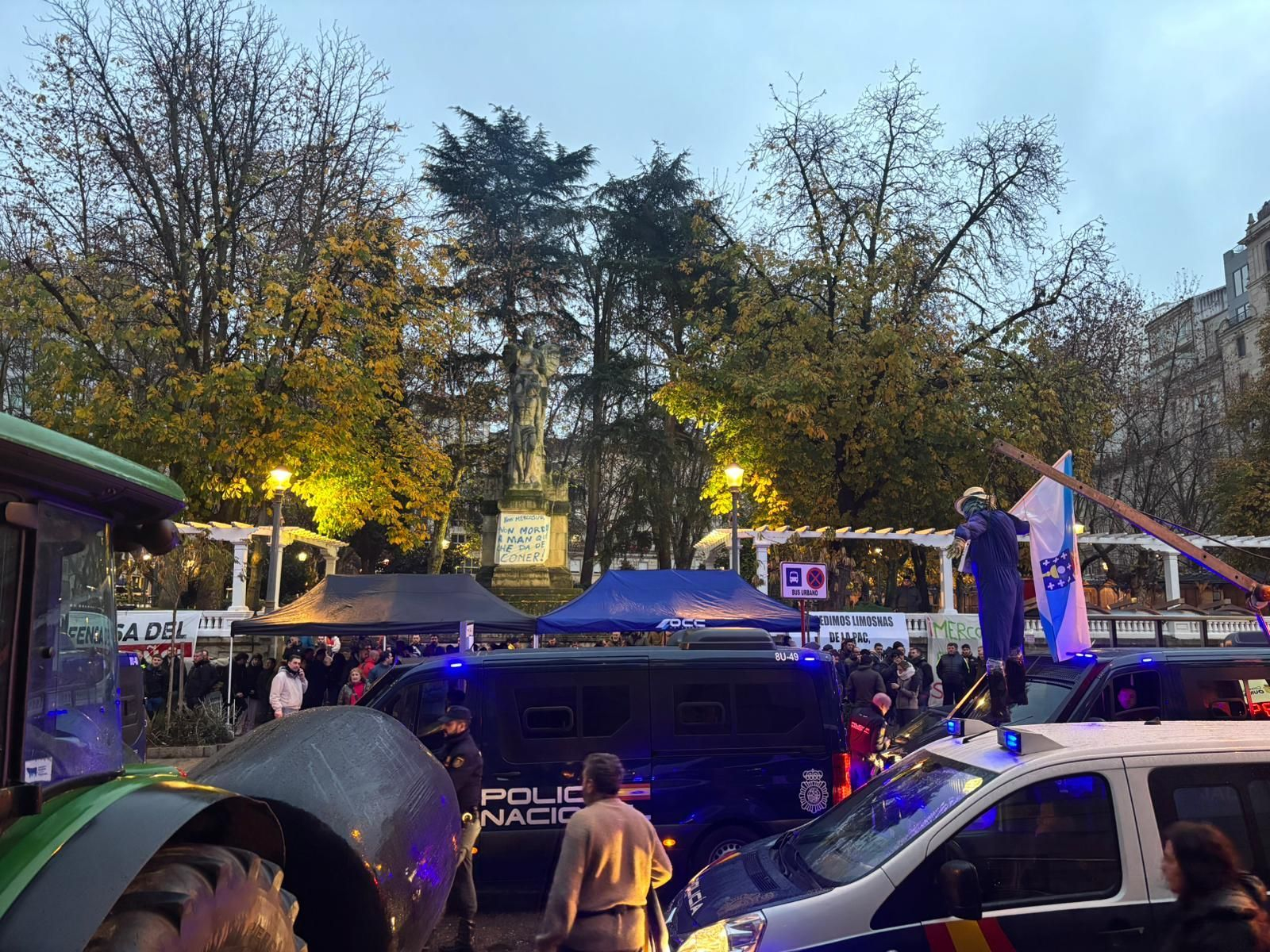 Las protestas comenzaron sobre las 8 de la mañana delante de la Subdelegación del Gobierno