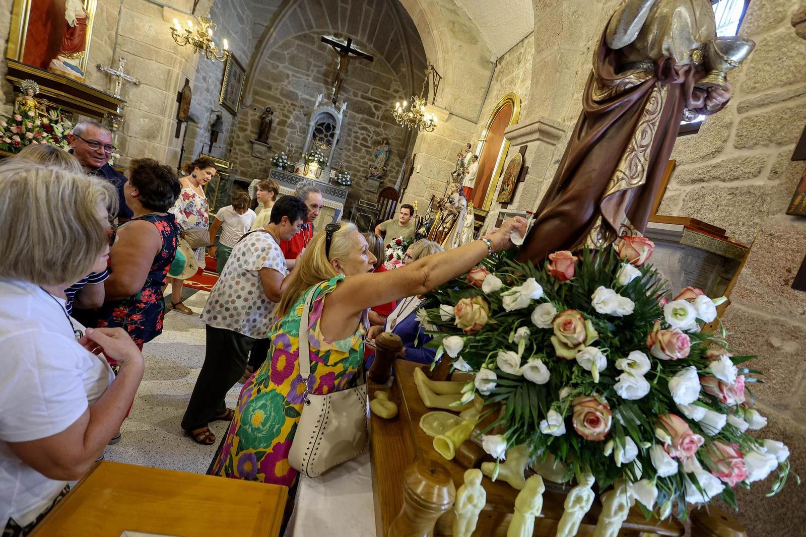Galería | Ribarteme procesiona a Santa Marta sin "caixóns"
