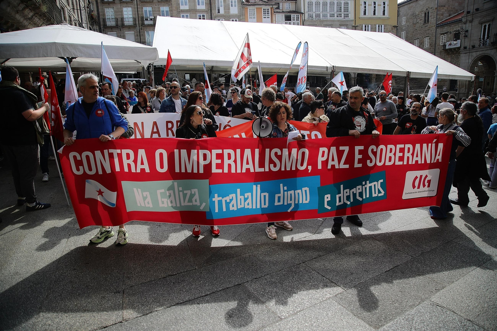 Cabecera de la manifestación de la CIG recorriendo las céntricas calles de Ourense.