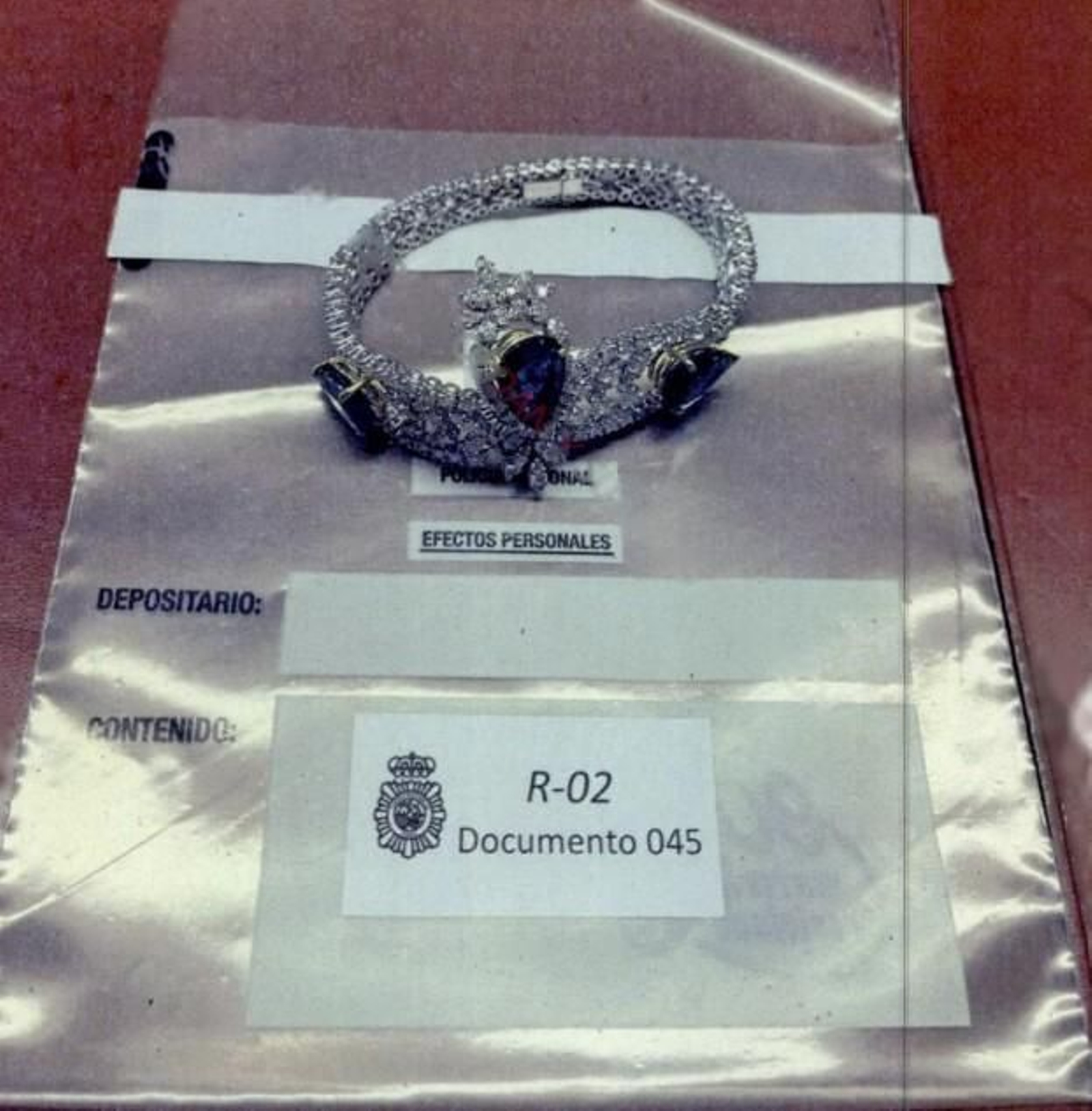 Galería | Zapatero guardaba decenas de joyas y relojes en una caja fuerte en su despacho, fotos
