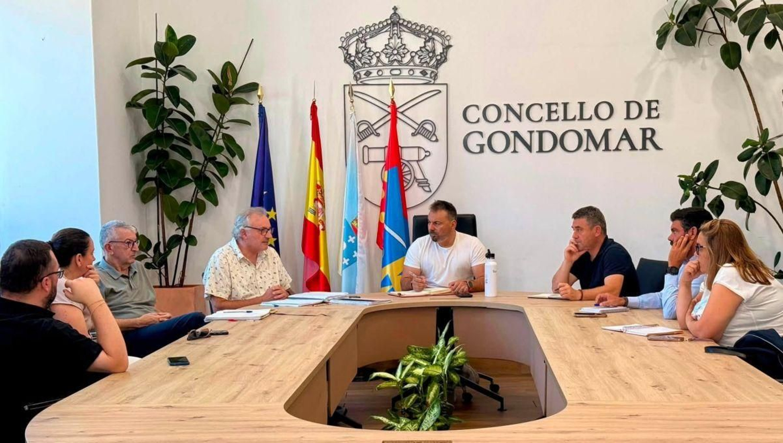 El alcalde, Paco Ferreira, en la reunión mantenida con las partes afectadas por el proyecto.
