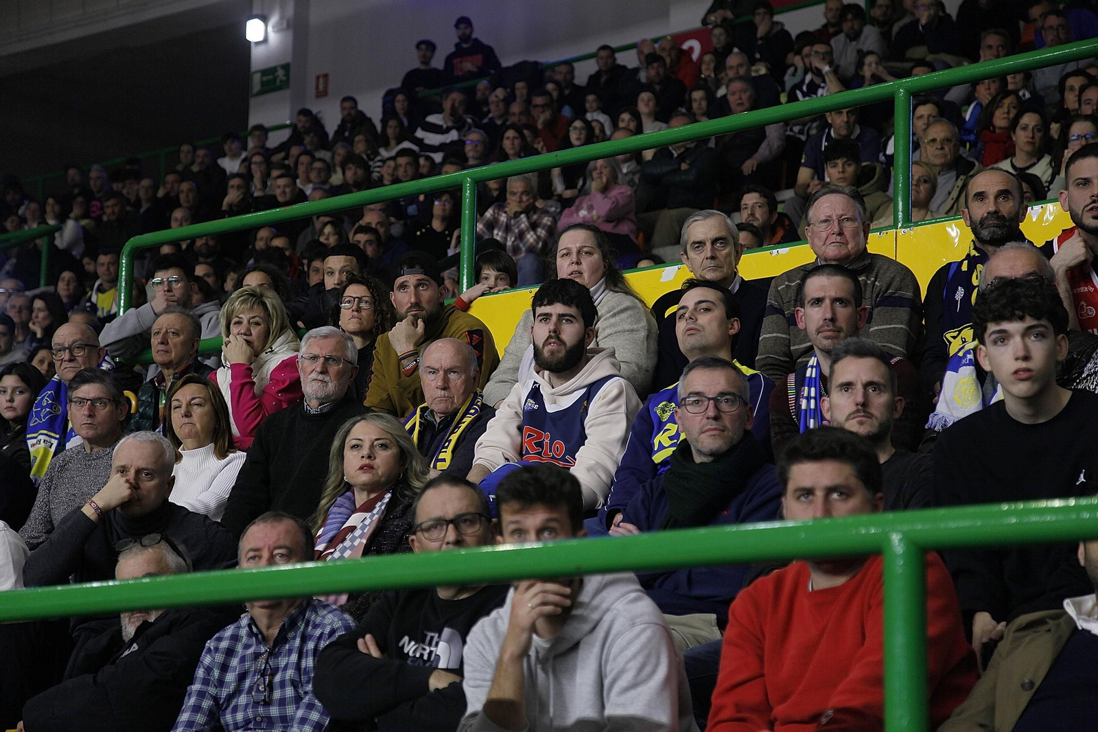 Más de 4.500 aficionados empujaron al COB contra el Estudiantes
