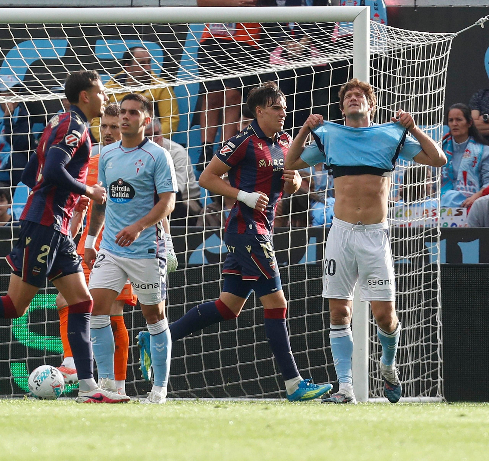 Galería | El Celta cae en casa ante el Levante