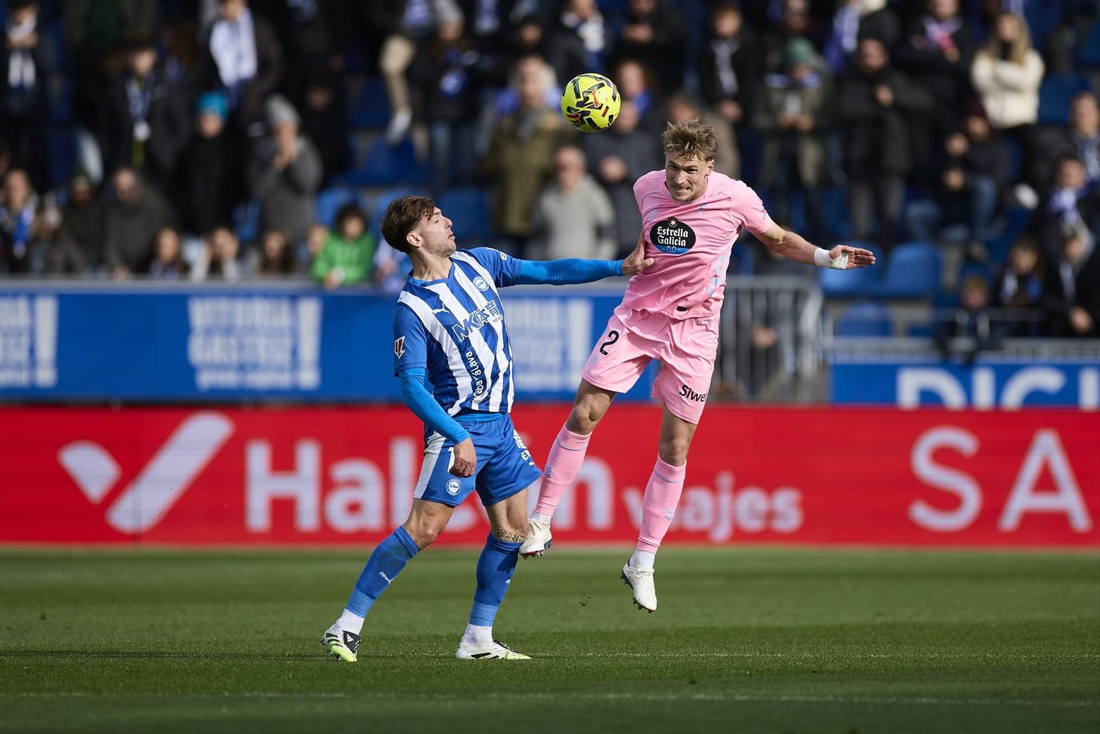 Galería | El partido entre el Alavés y el Celta en Mendizorrotza