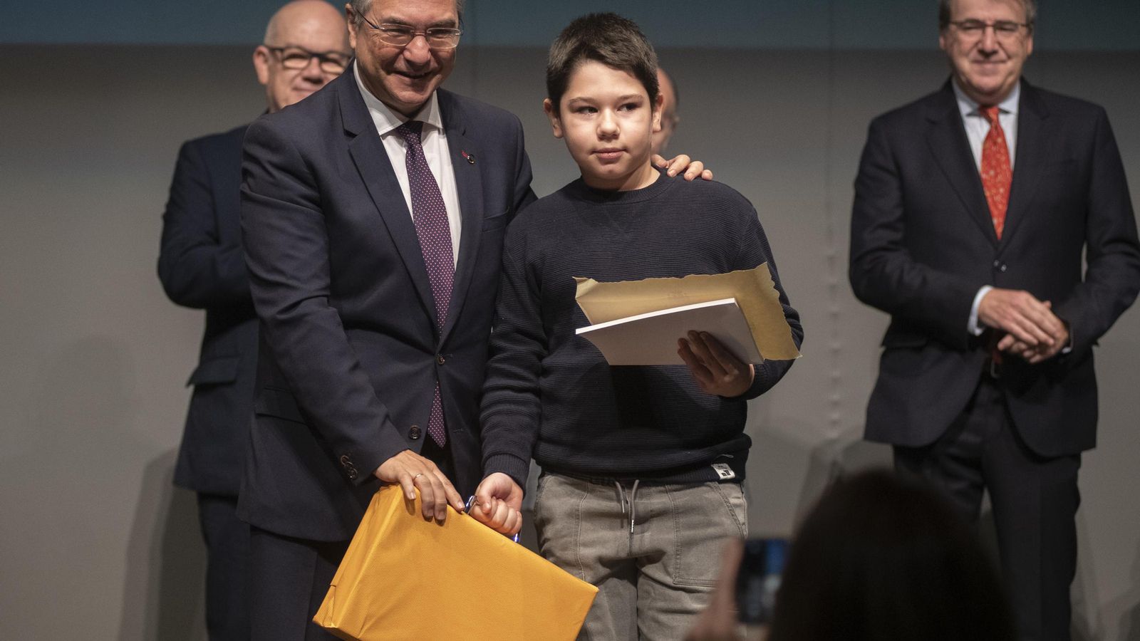 Galería | Reconocimientos por los incendios y los mejores relatos, protagonistas del Día de la Constitución en Ourense