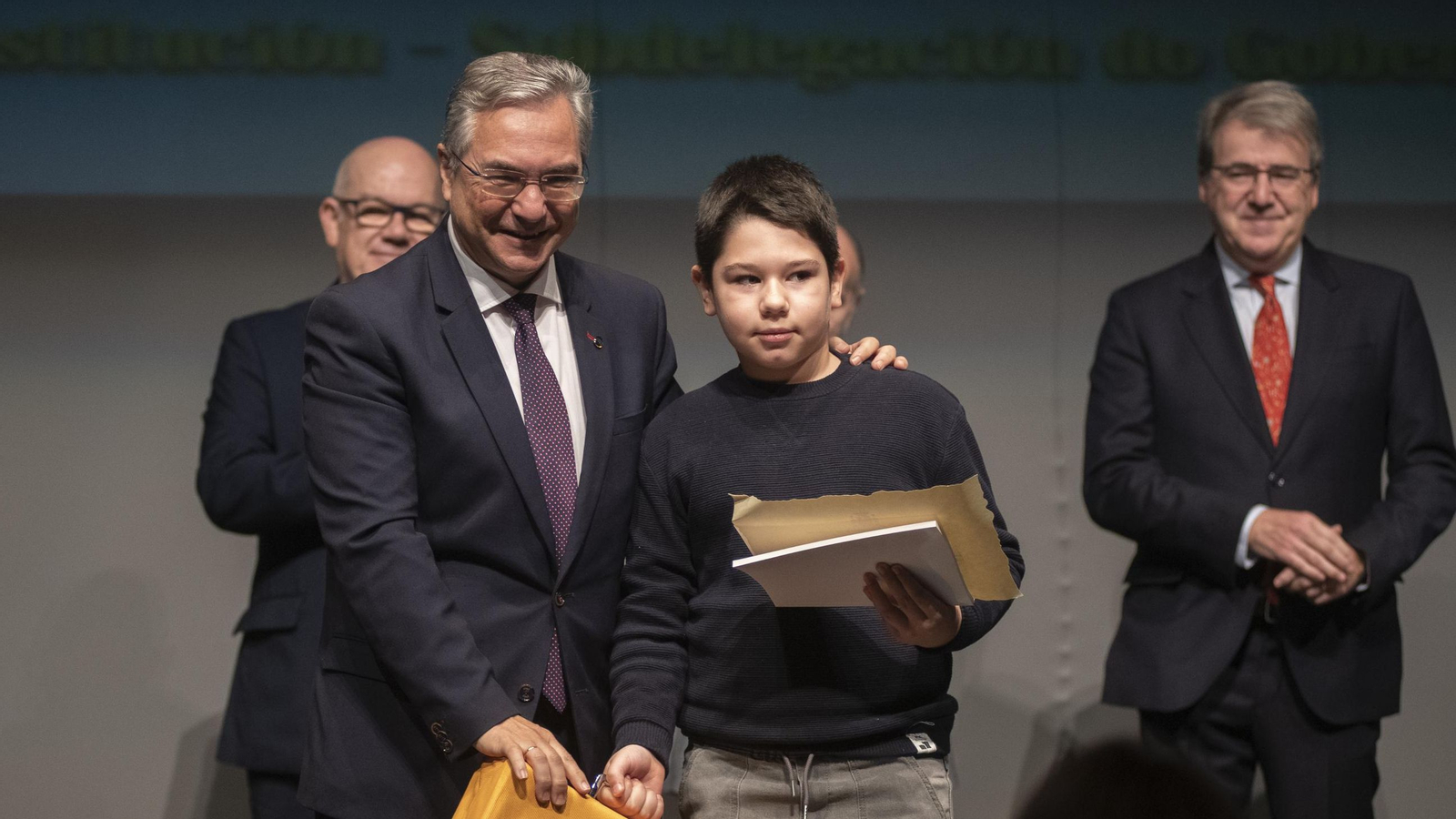 Galería | Reconocimientos por los incendios y los mejores relatos, protagonistas del Día de la Constitución en Ourense