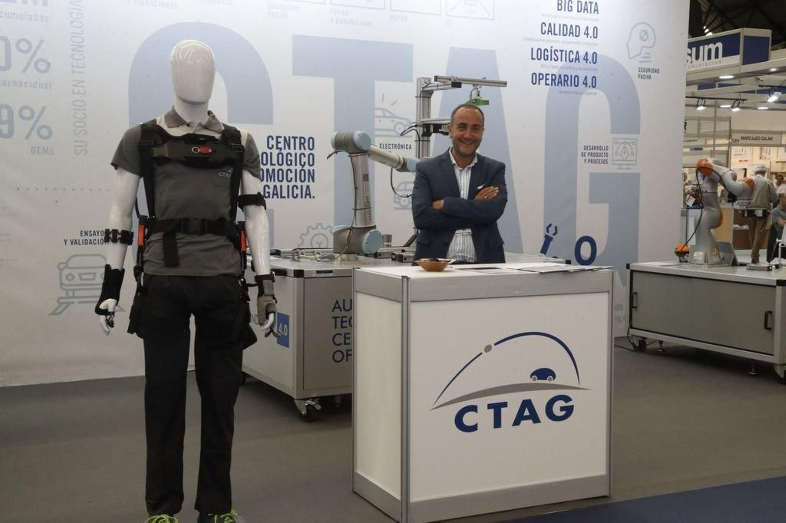 Los puestos de VMS Automotive, de Delta Vigo y del CTAG mostraron ayer sus innovaciones en la feria.