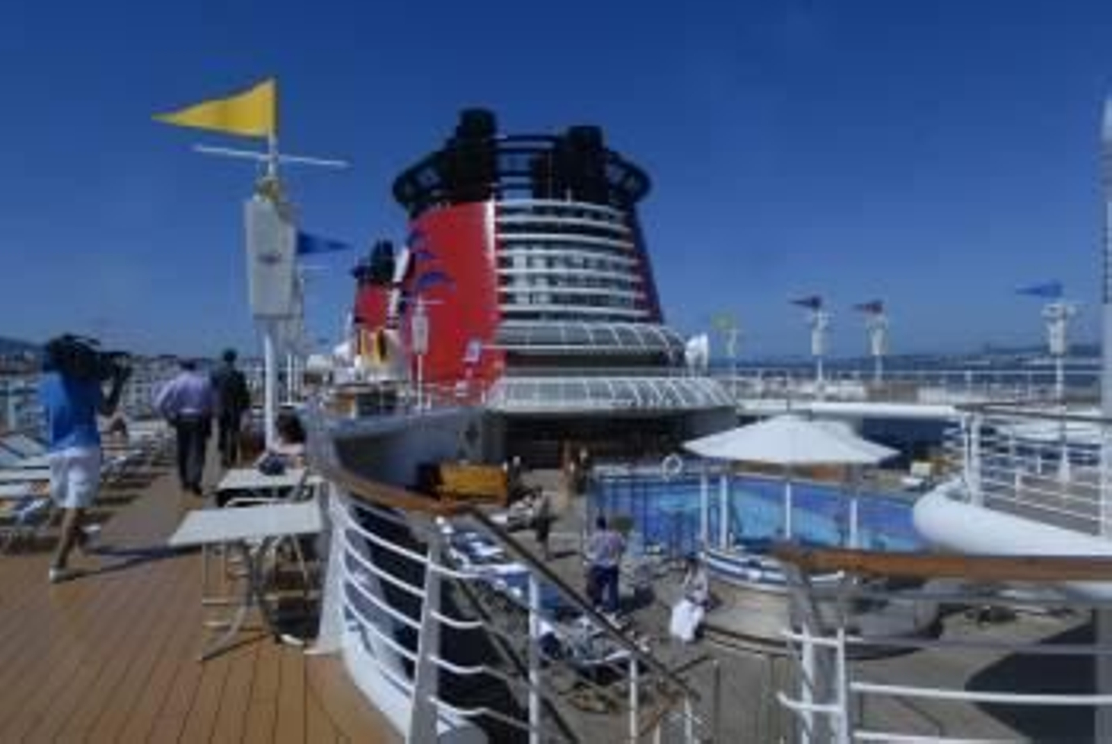 Imagen de la cubierta del buque atracado en el puerto de Vigo. (Foto: Lydia Miranda)