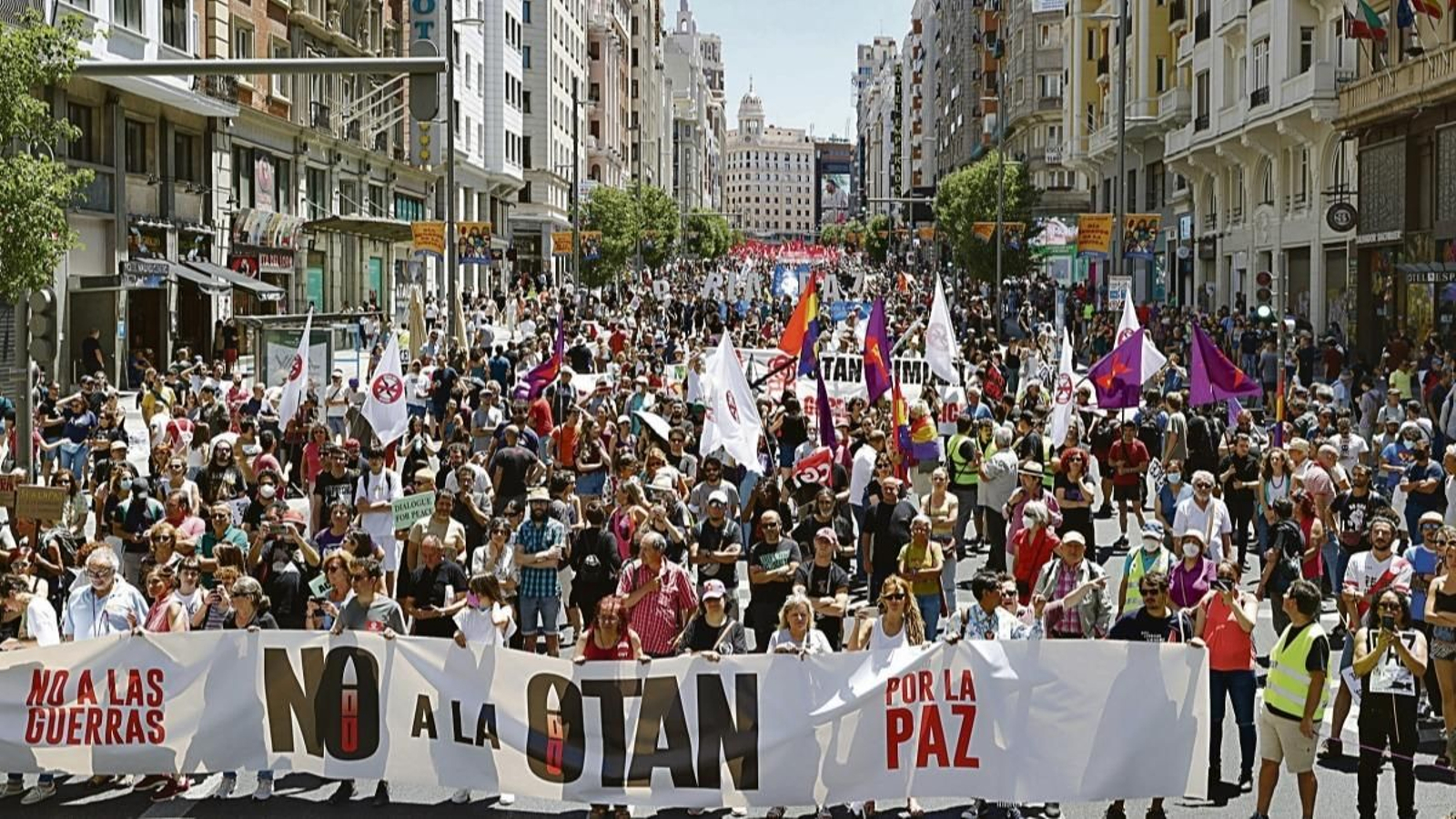 Aspecto que ofrecía la cabecera de la manifestación contra la cumbre de la OTAN.