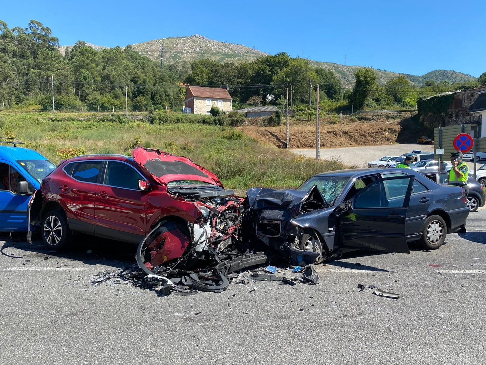 Accidente entre tres vehículos en Redondela // Alberte