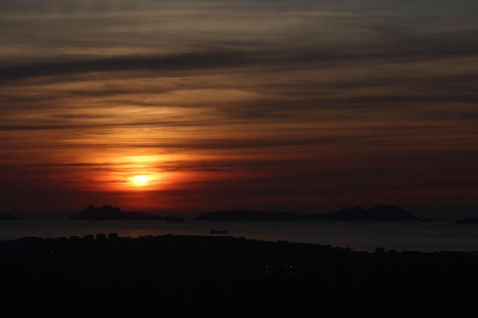 Galería | Los días más largos en Vigo regalan espectaculares puestas de sol