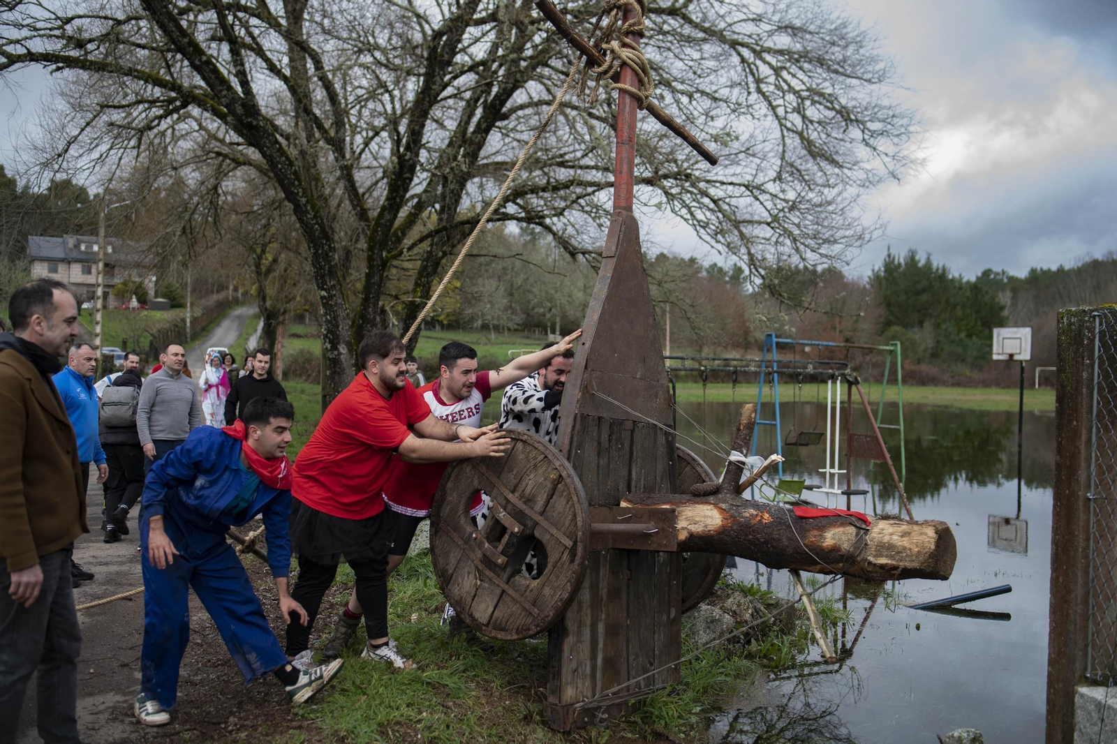 Galería | El meco Abalos recorrió As Teixugueiras, Cartelle