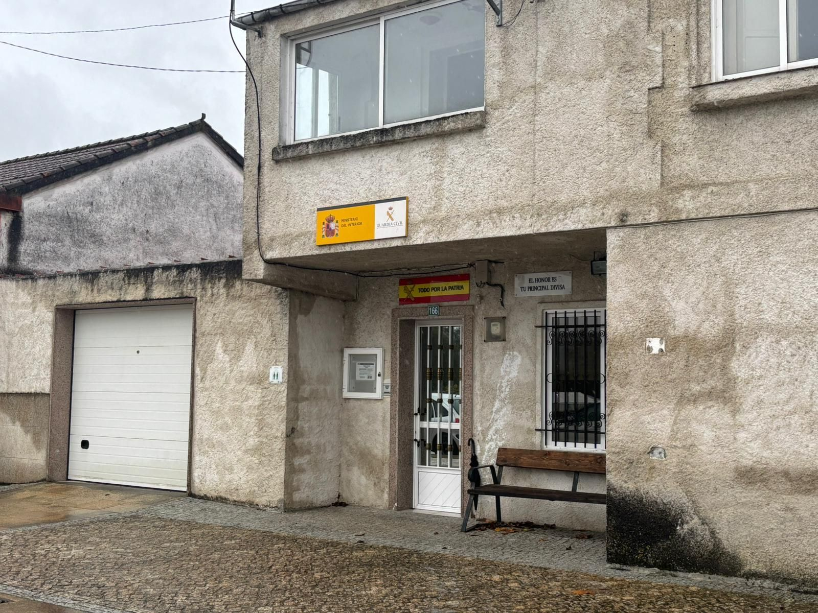 El actual edificio del cuartel de la Guardia Civil en el concello de Trasmiras.