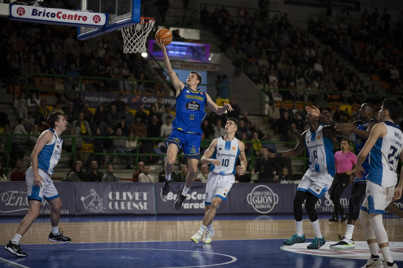 Galería | El Pazo se llena de Navidad en la primera derrota del COB como local