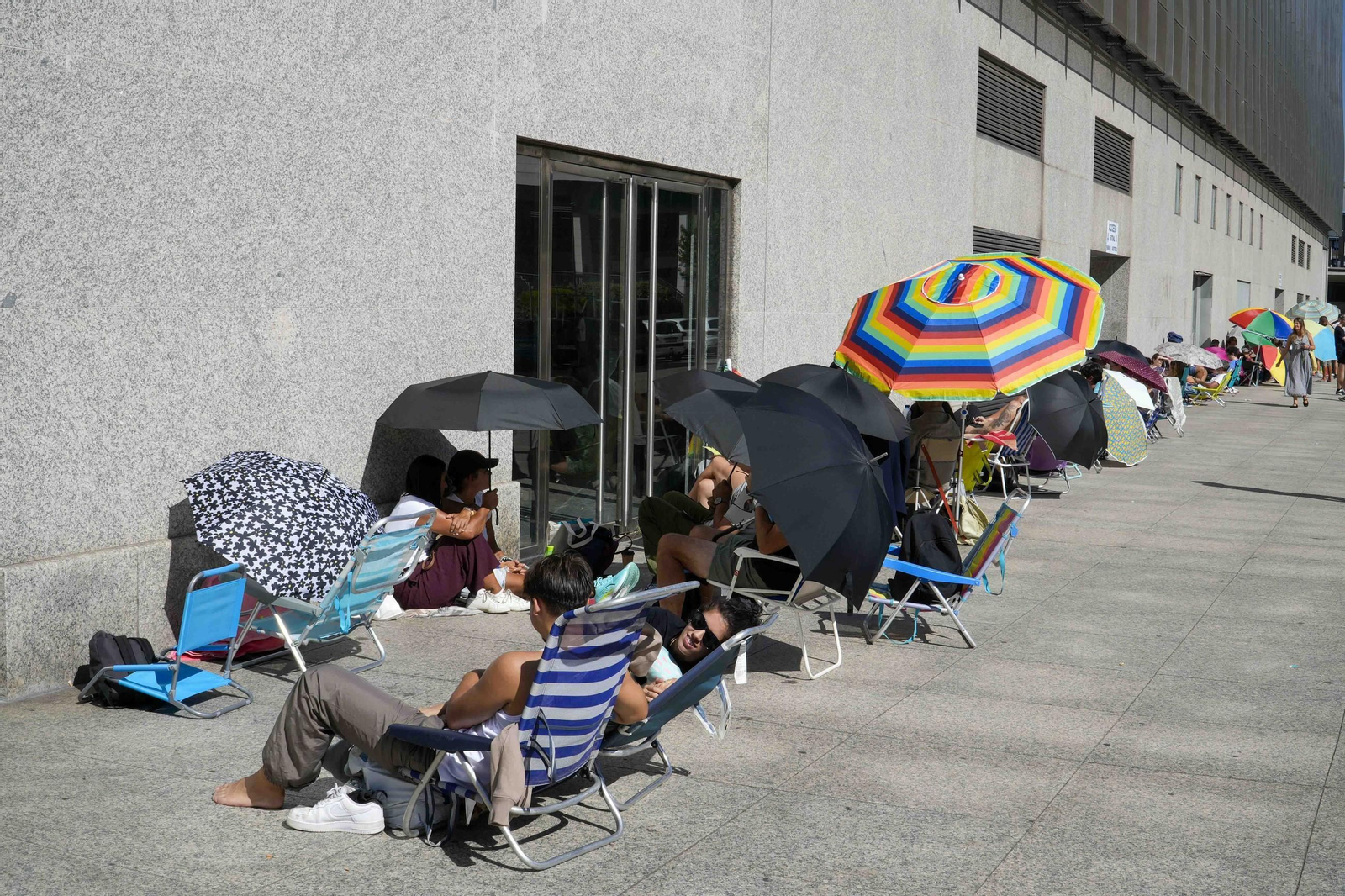 Galería | Infinitas colas por una entrada para Arde Bogatá en Vigo