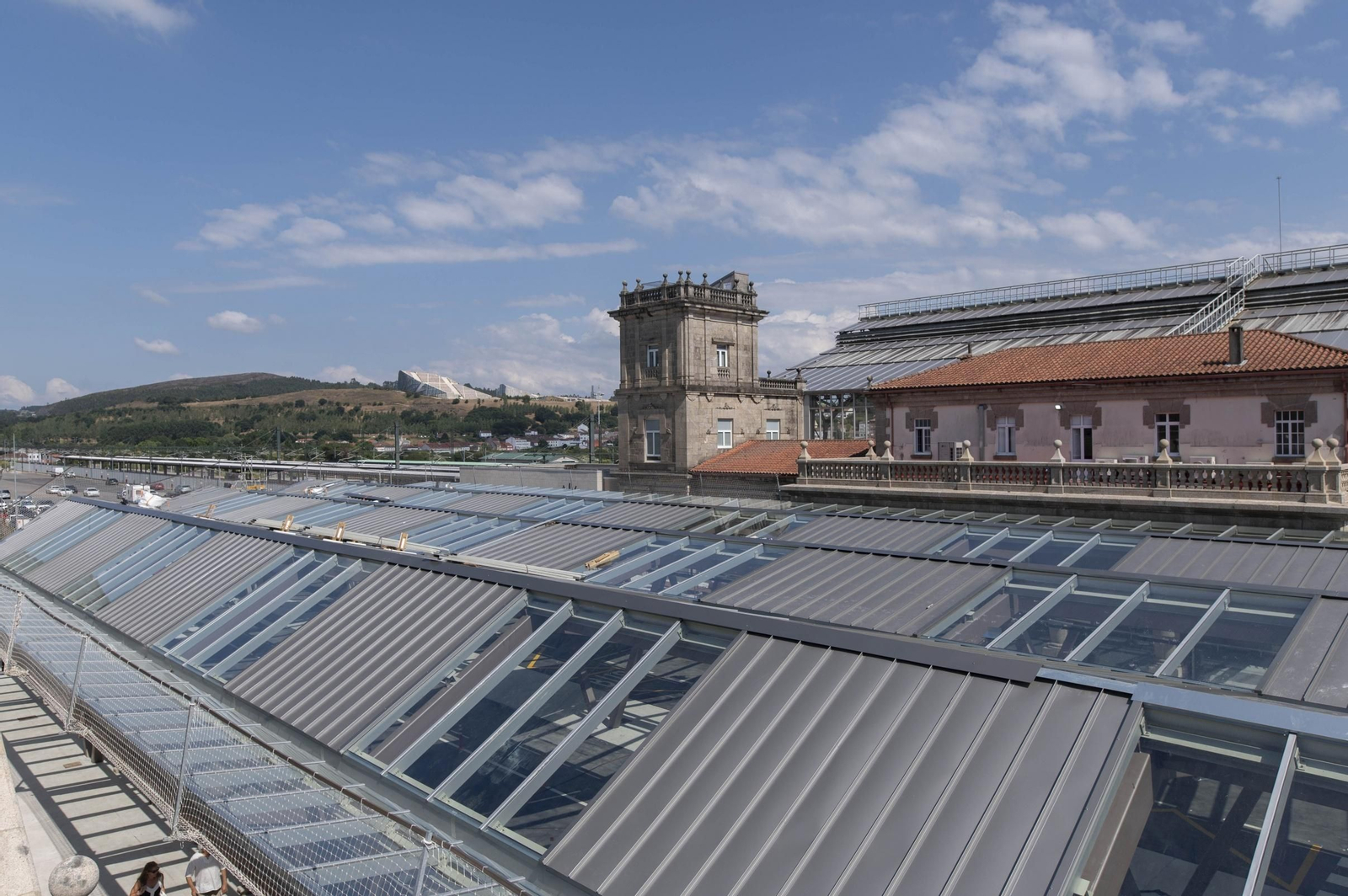 Galería | La estación intermodal de Santiago culmina con una moderna galería para los viajeros, en fotos