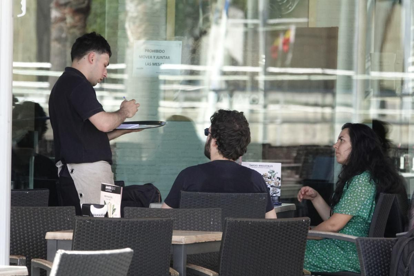 El sector servicios concentró la destrucción de empleo por el fin de contratos de turismo y hostelería.